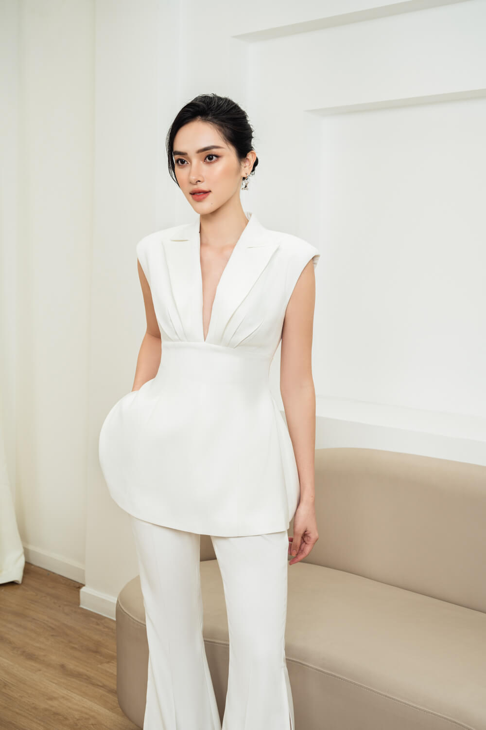 Ivy Sleeveless Blazer