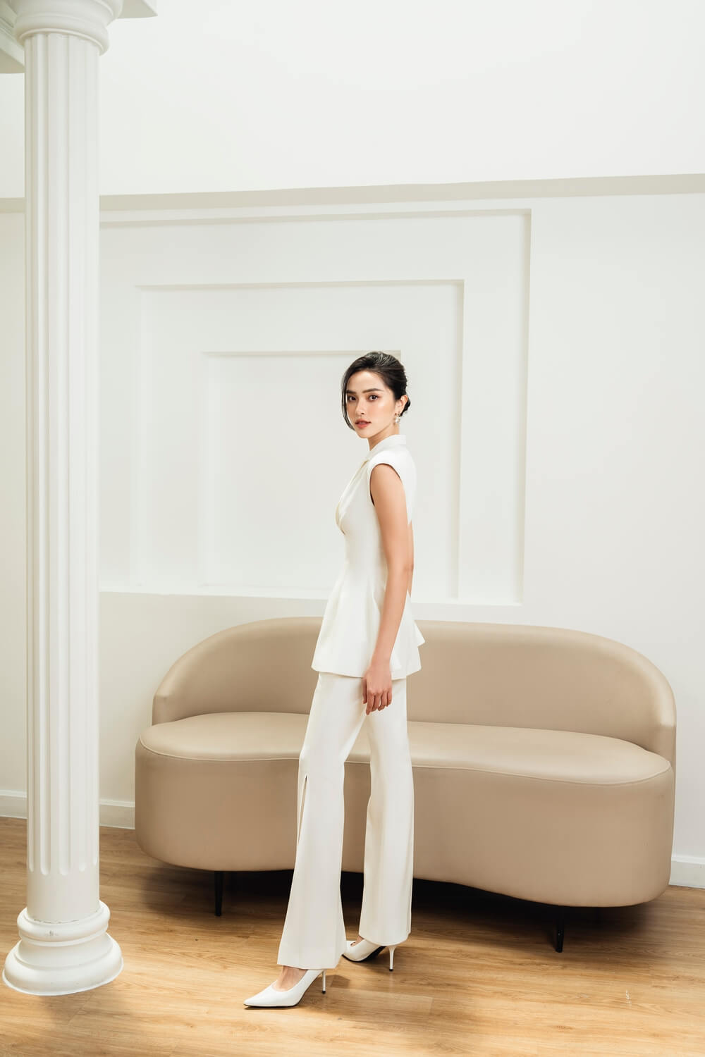 Ivy Sleeveless Blazer