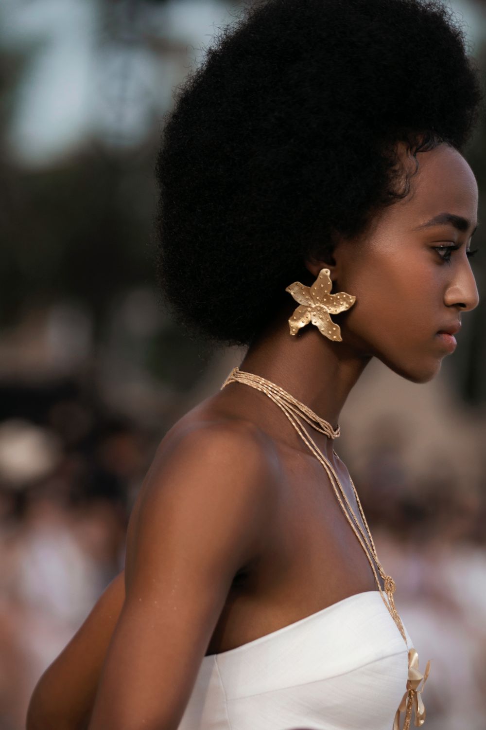 Madelyn Straight Straight Across Neck Burlap Set