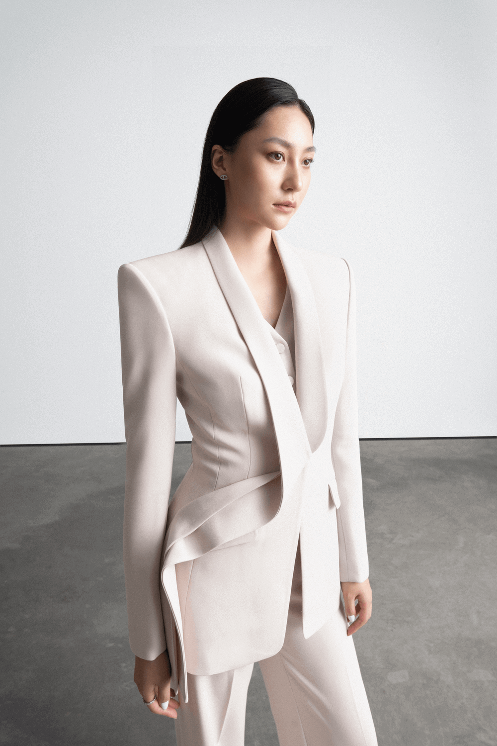 Darcey Structured Shawl Lapel Crepe Blazer