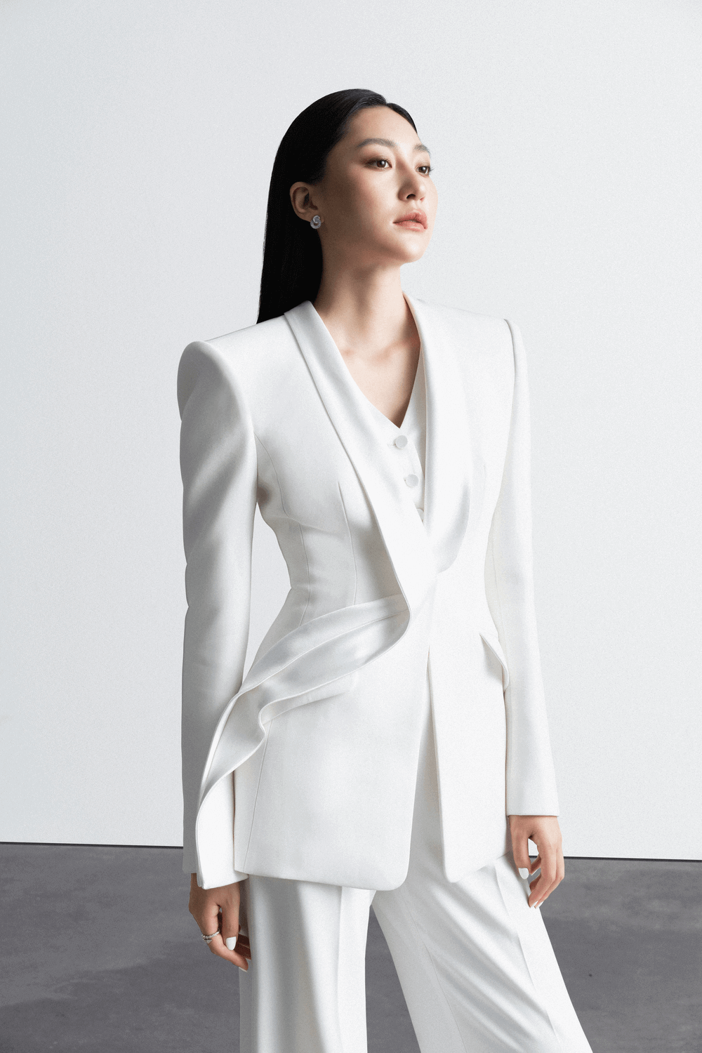 Darcey Structured Shawl Lapel Crepe Blazer