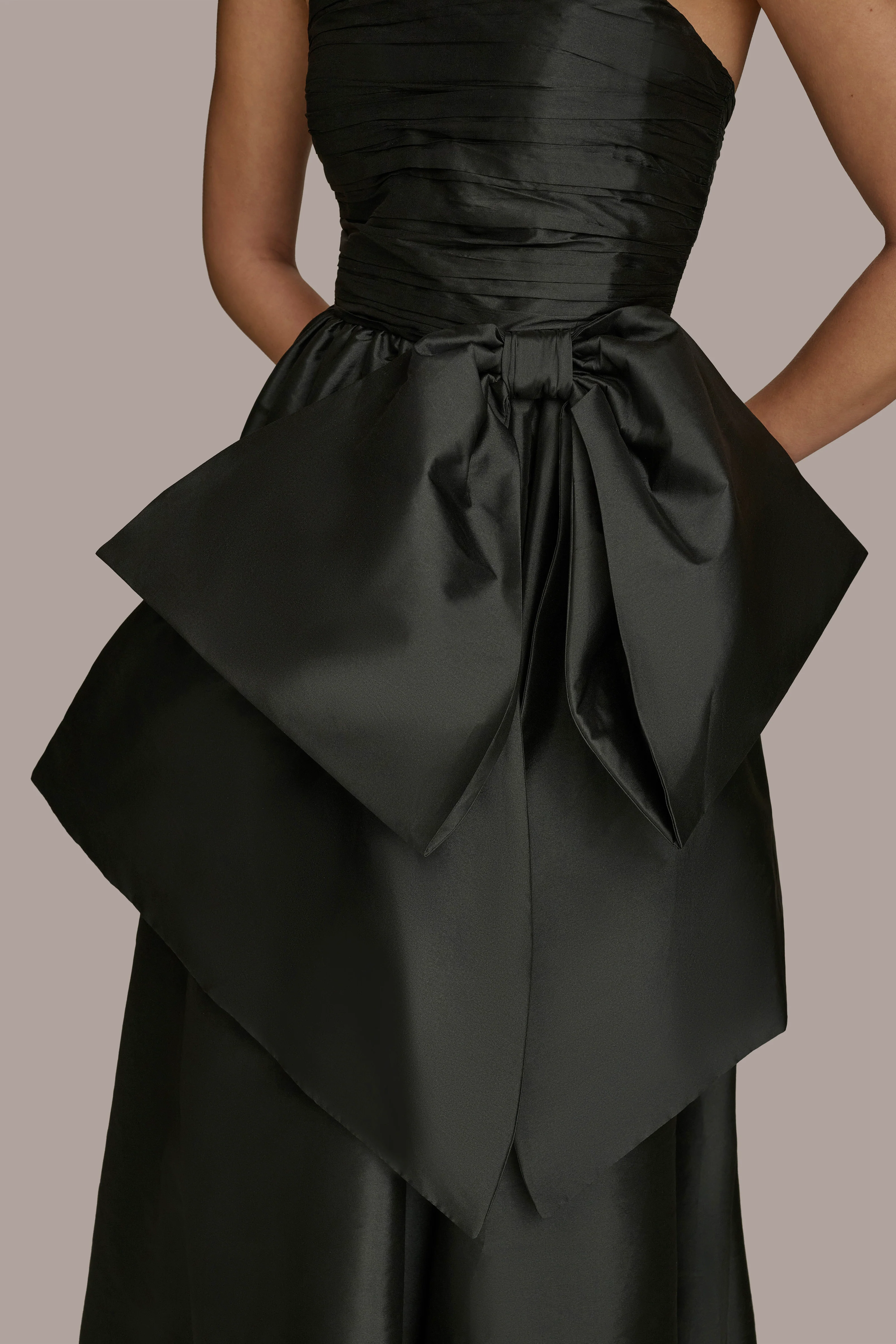 BALL GOWN WITH BIG BOW