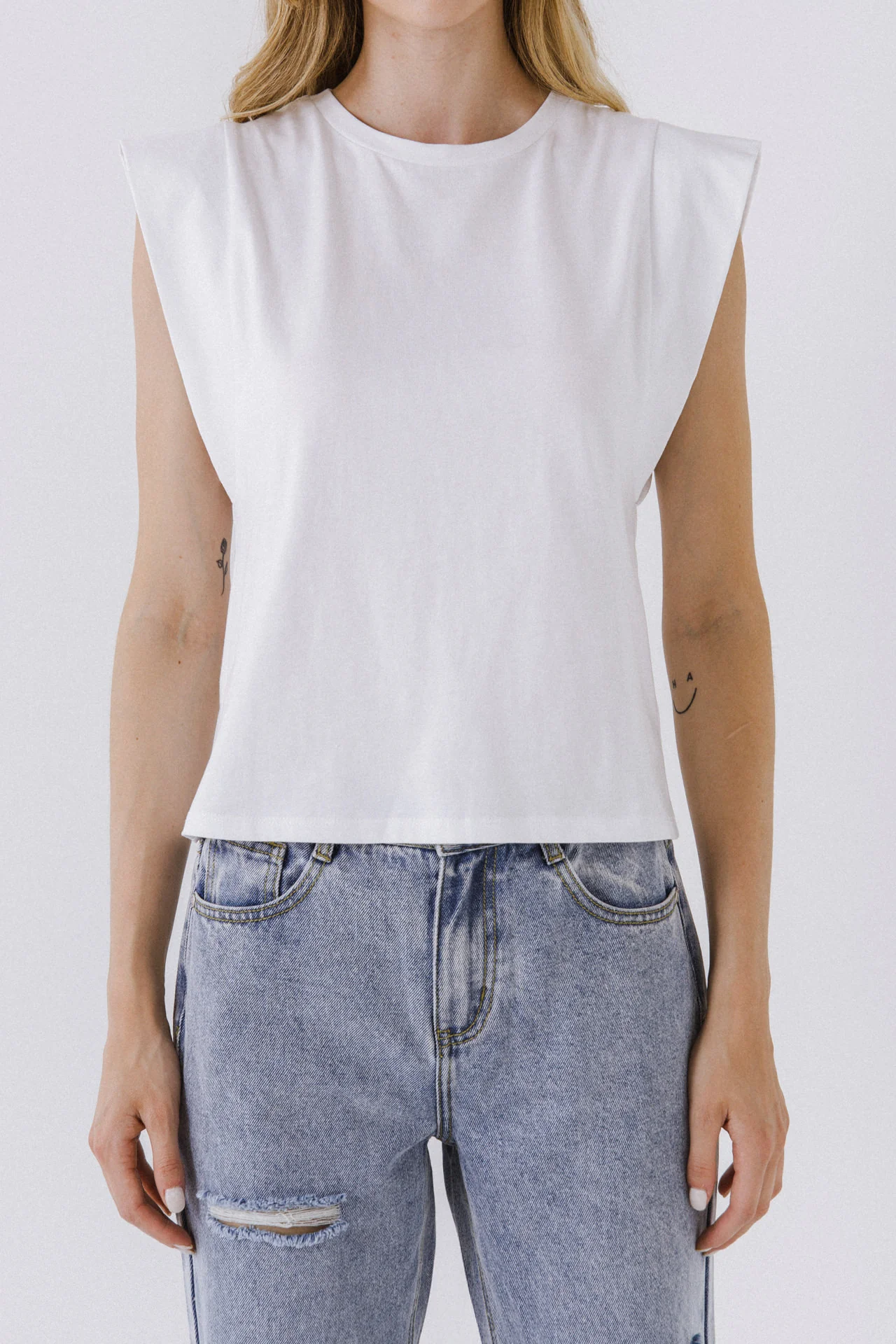 Sleeveless Basic T-Shirt