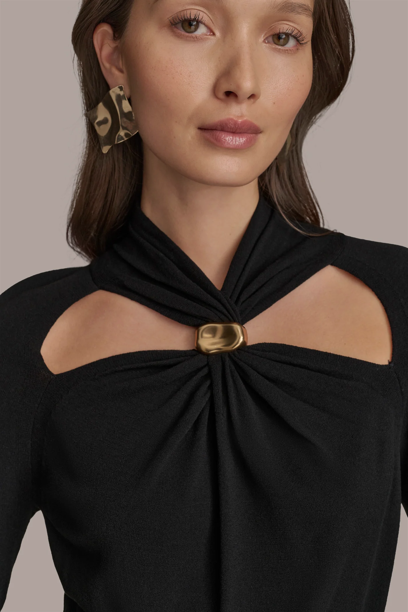 TOP WITH HARDWARE AND CUTOUT