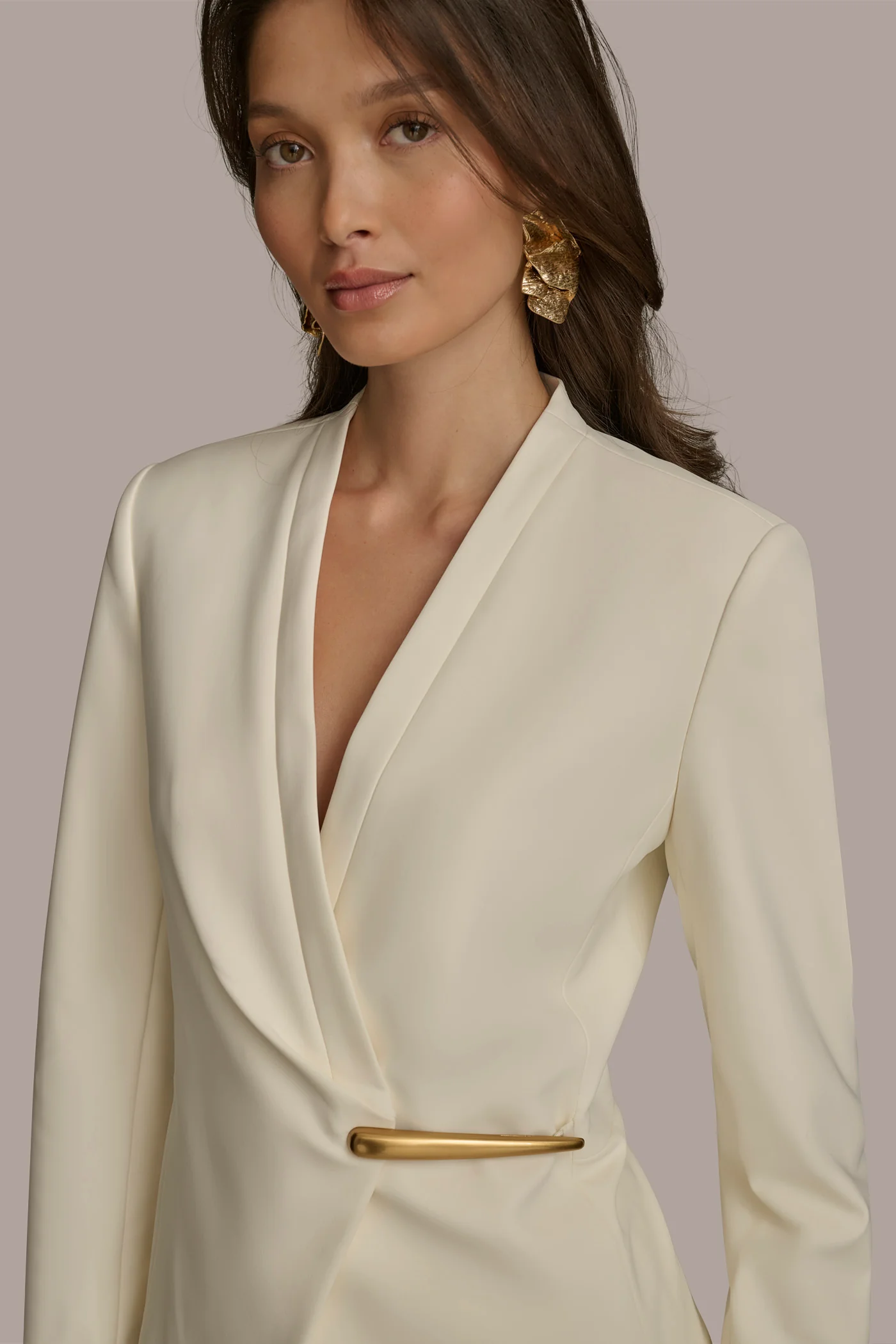 WRAP JACKET WITH BAR CLOSURE