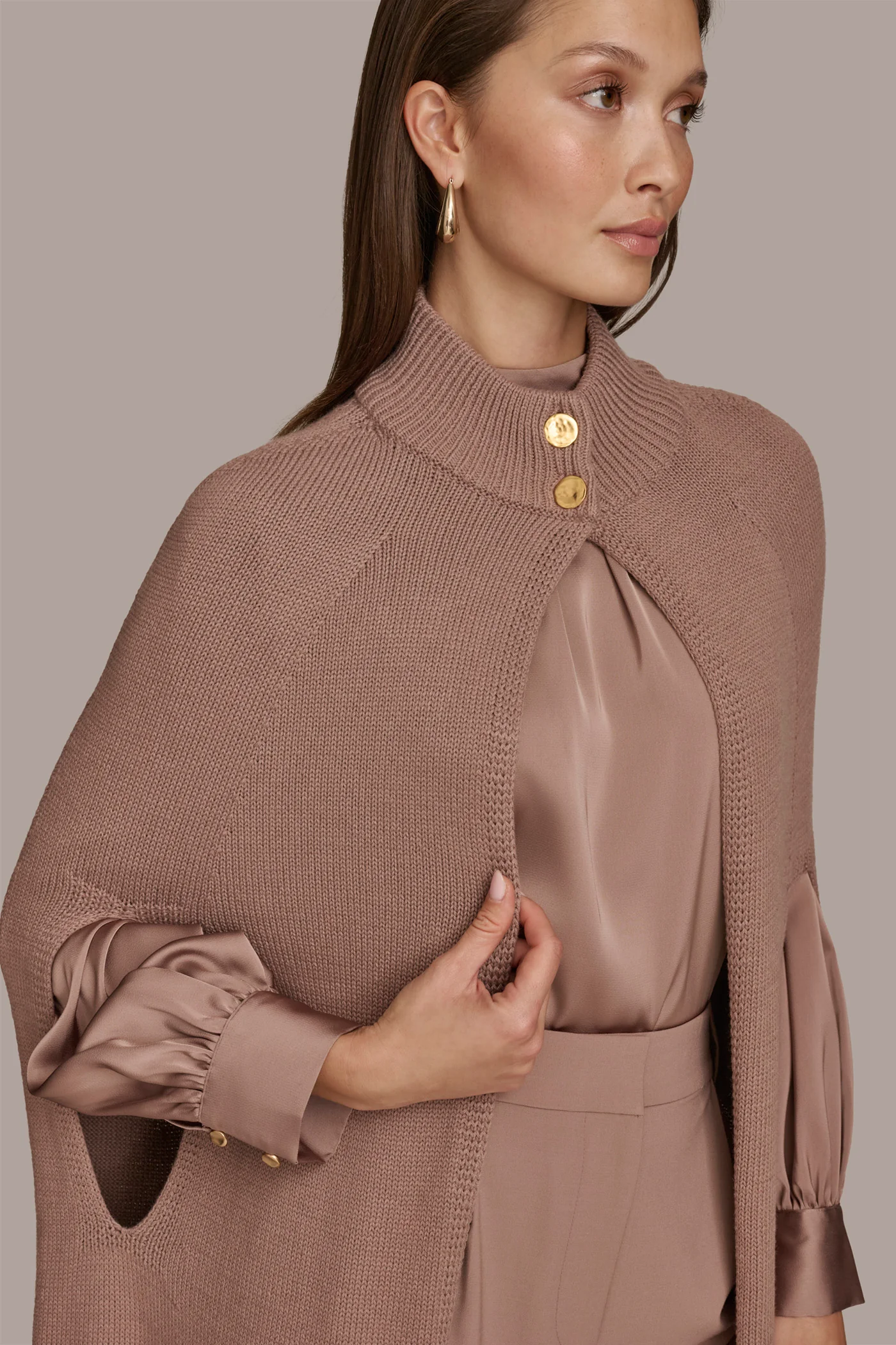 CAPE WITH BUTTON CLOSURE