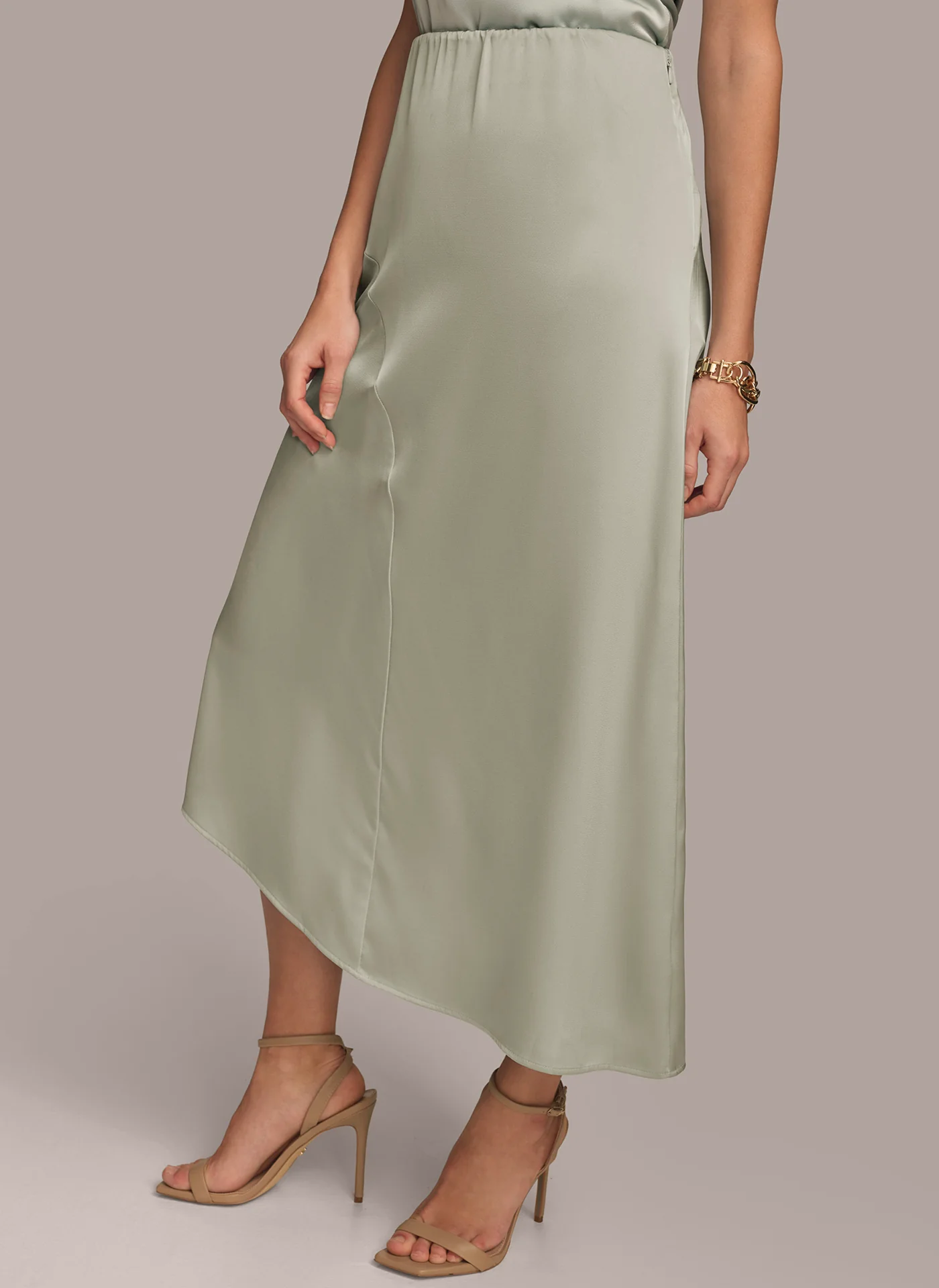 ASYMMETRICAL FLARE HEM SKIRT