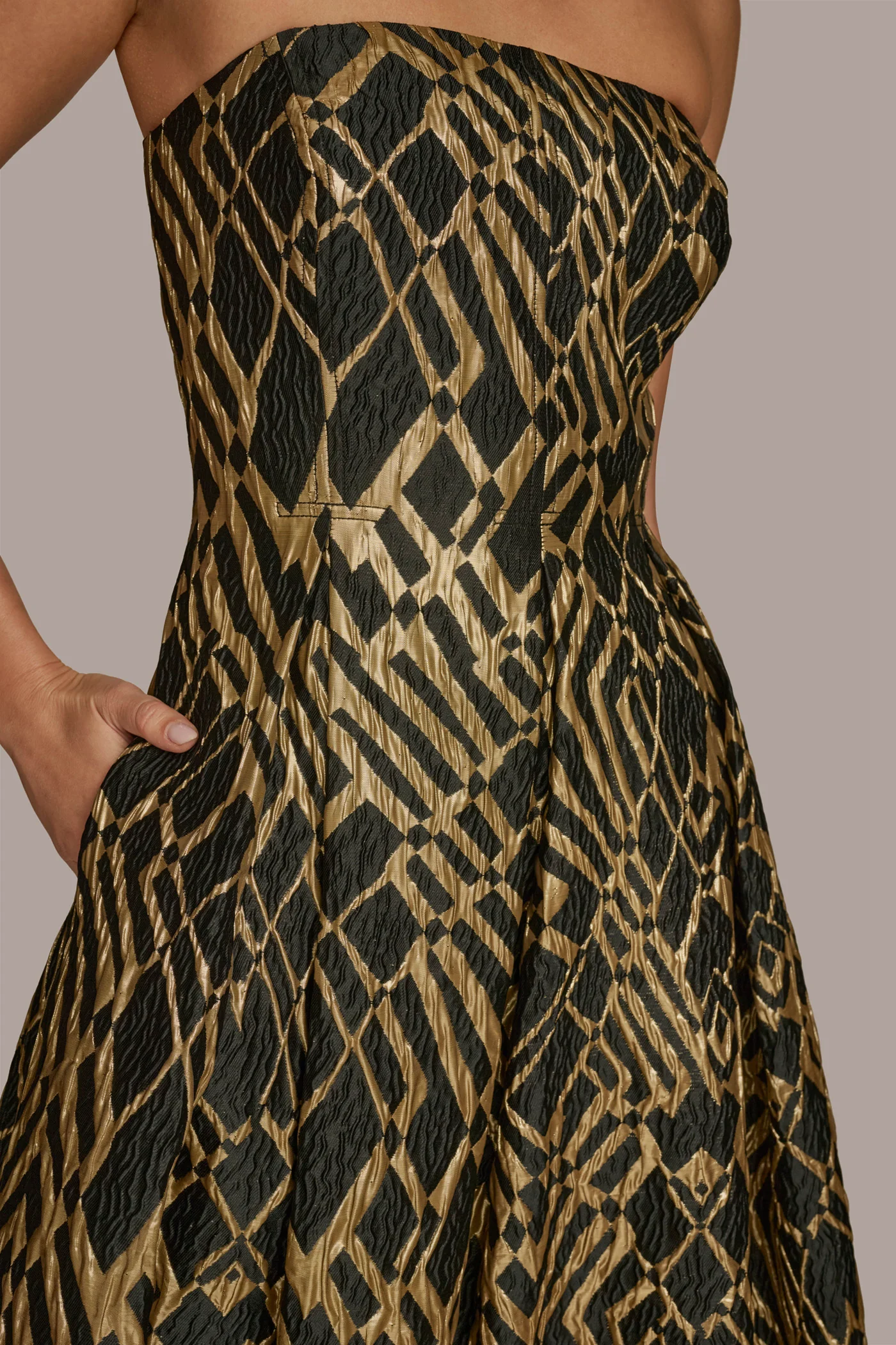 STRAPLESS FIT AND FLARE DRESS