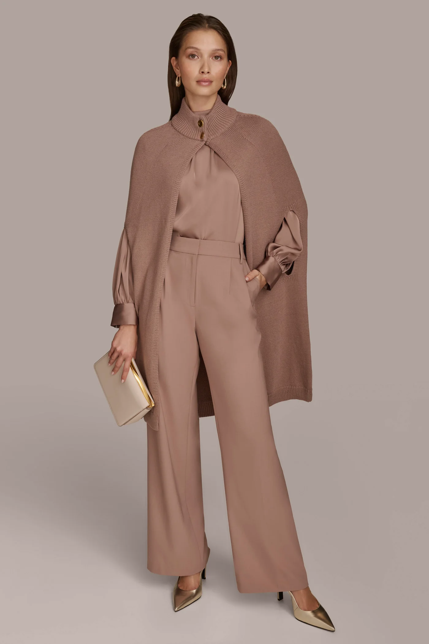CAPE WITH BUTTON CLOSURE