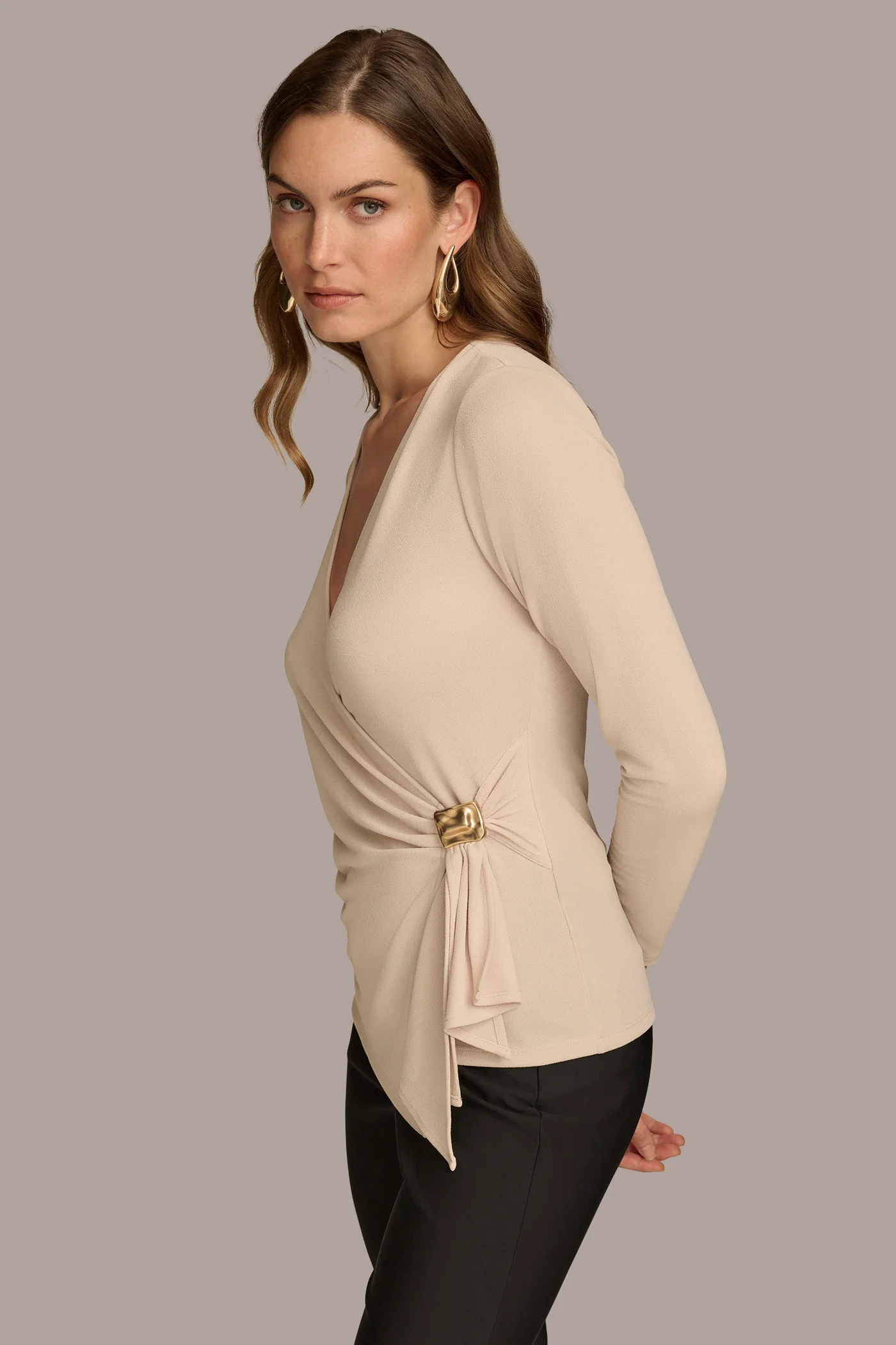 V NECK TOP WITH HARDWARE