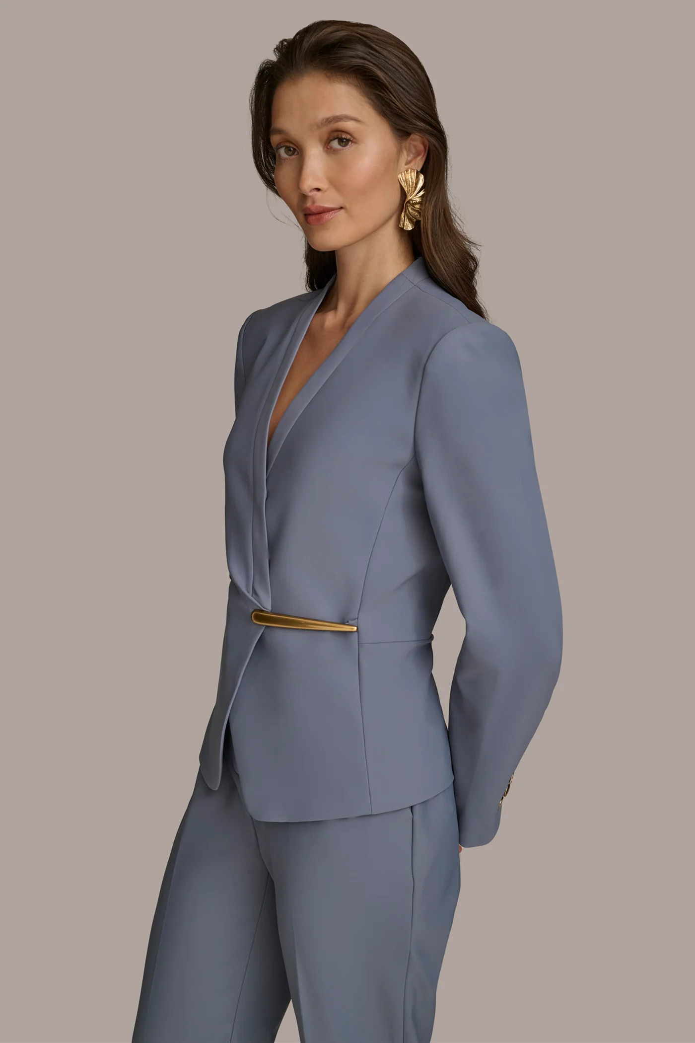 WRAP JACKET WITH BAR CLOSURE