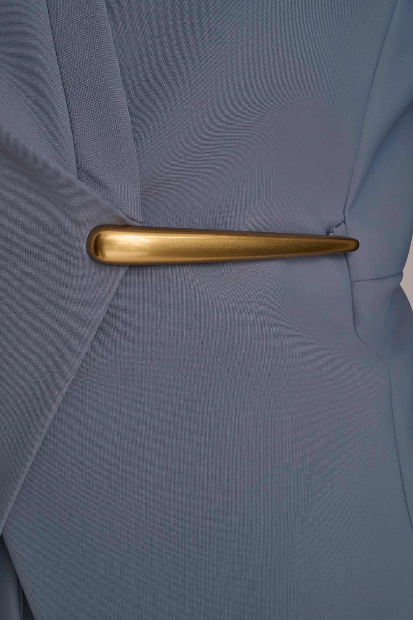 WRAP JACKET WITH BAR CLOSURE