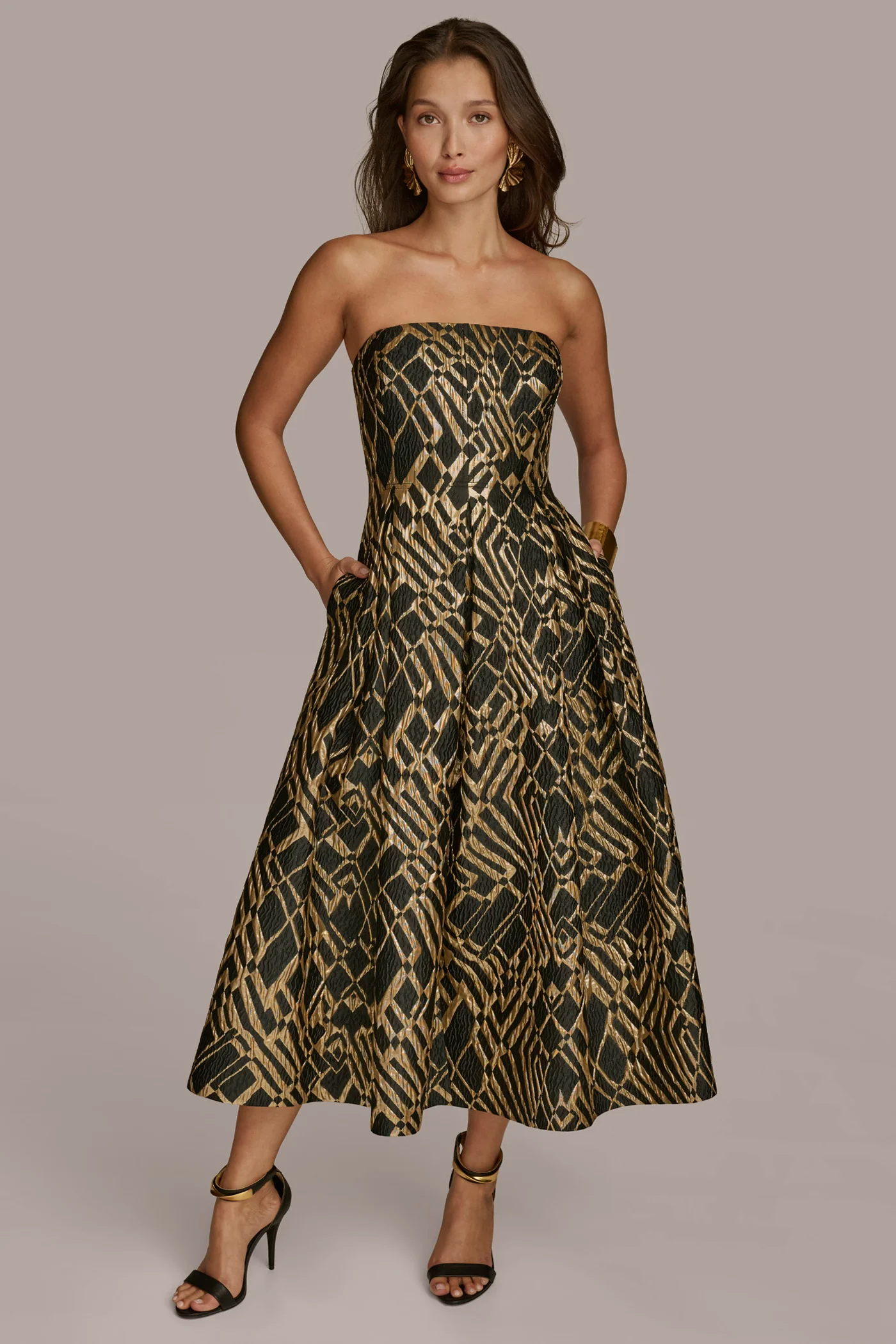 STRAPLESS FIT AND FLARE DRESS