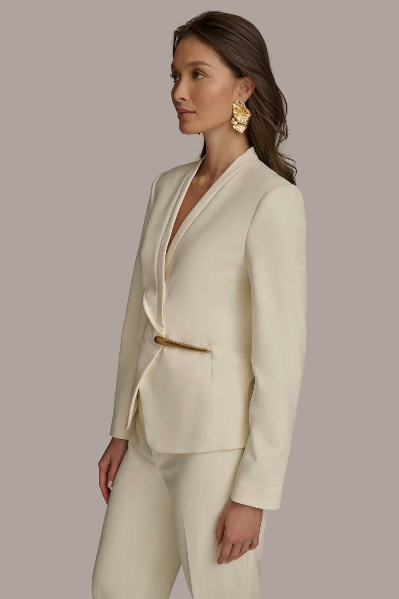 WRAP JACKET WITH BAR CLOSURE