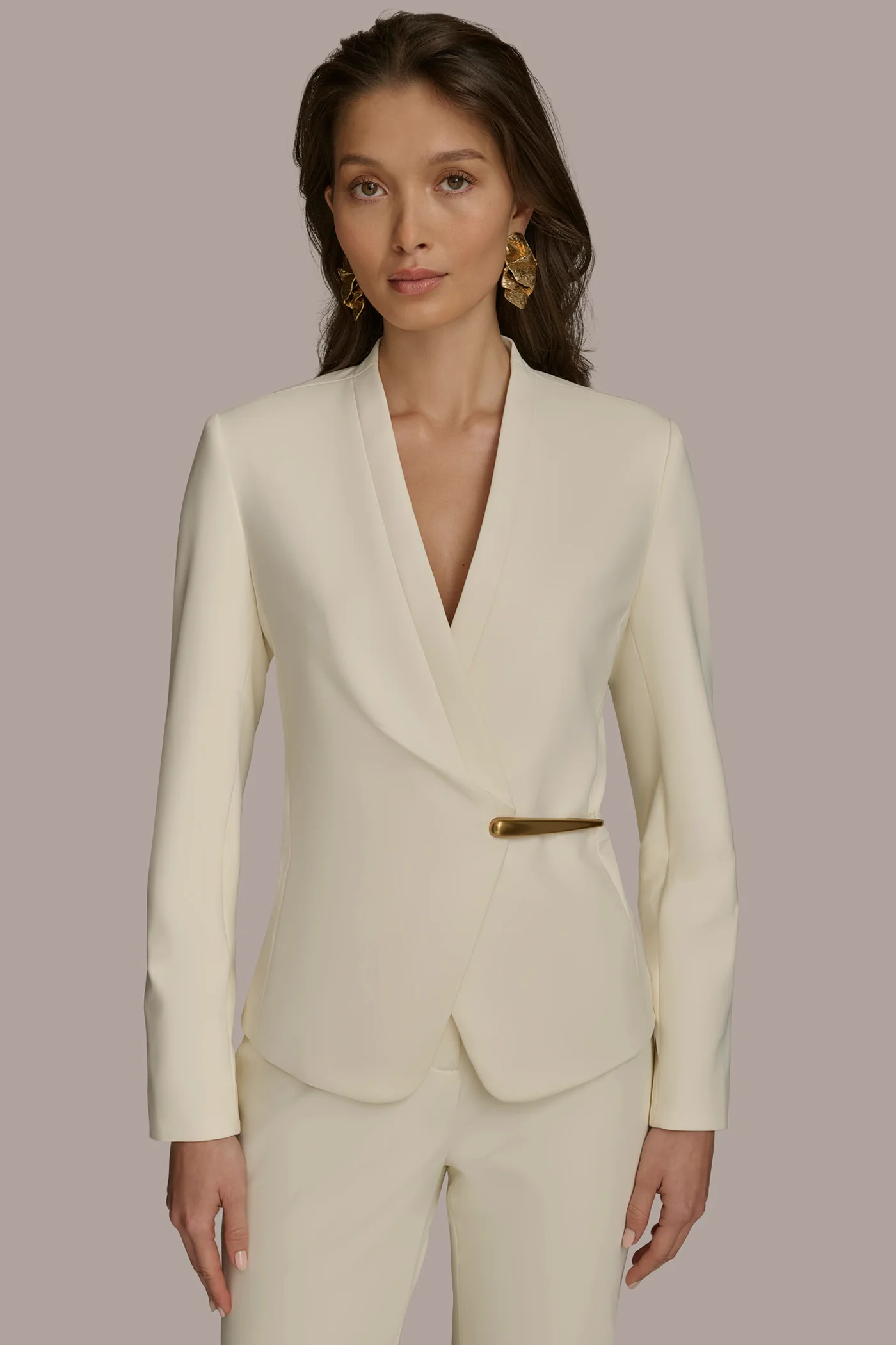 WRAP JACKET WITH BAR CLOSURE