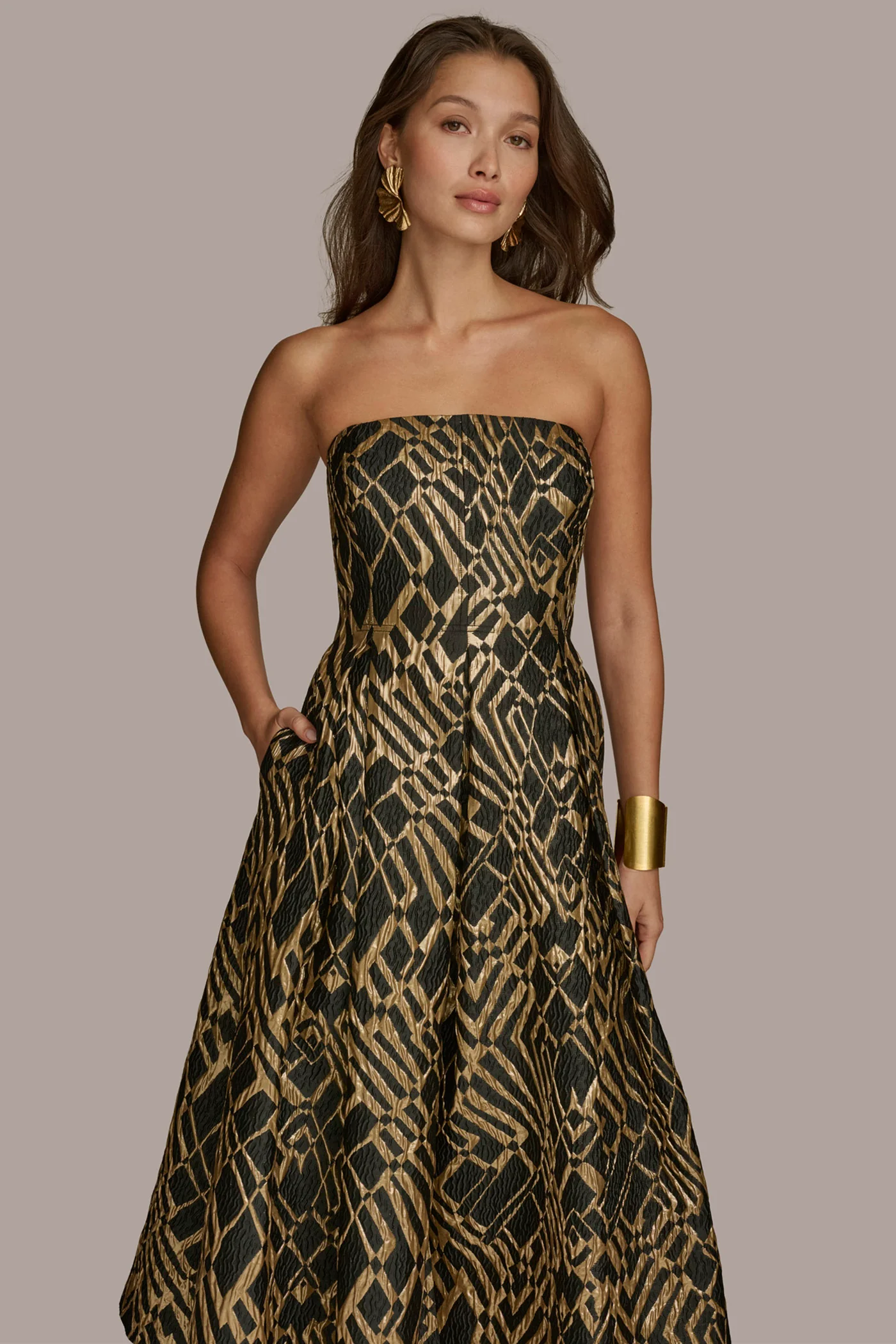 STRAPLESS FIT AND FLARE DRESS