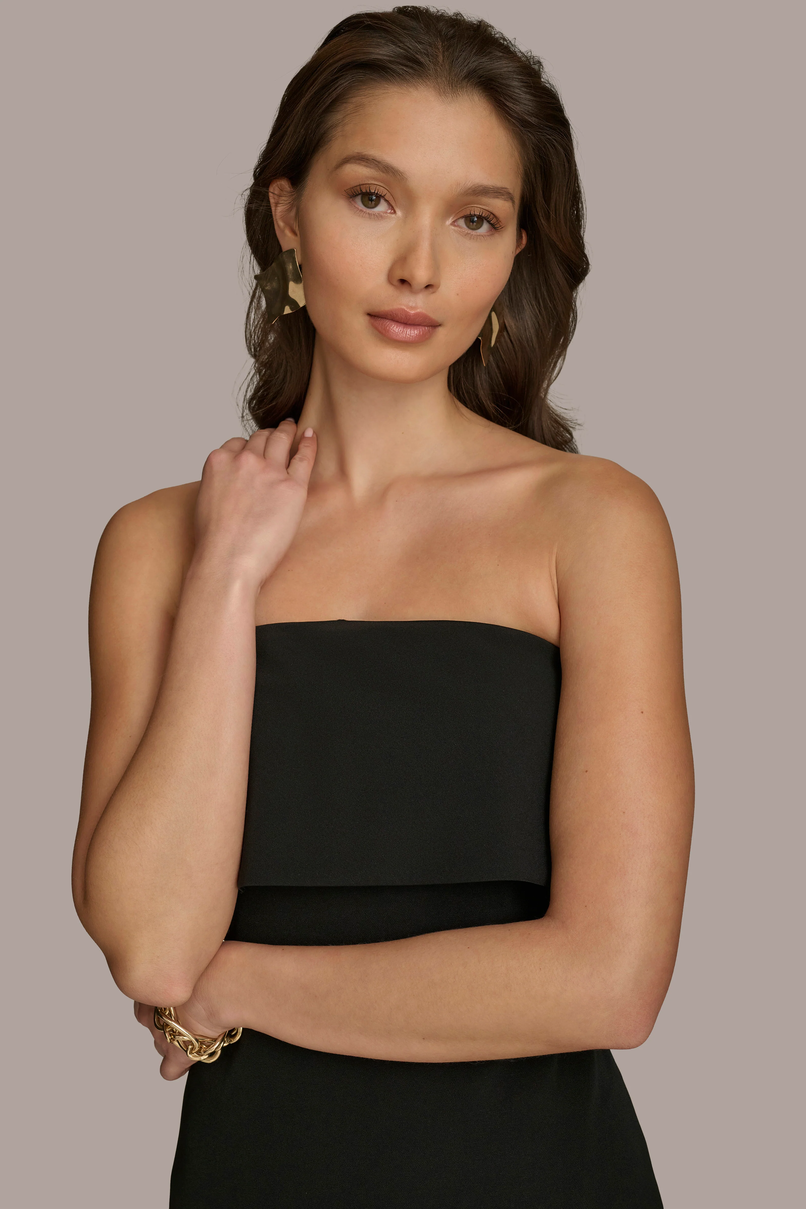 STRAPLESS SHEATH WITH BACK BOW
