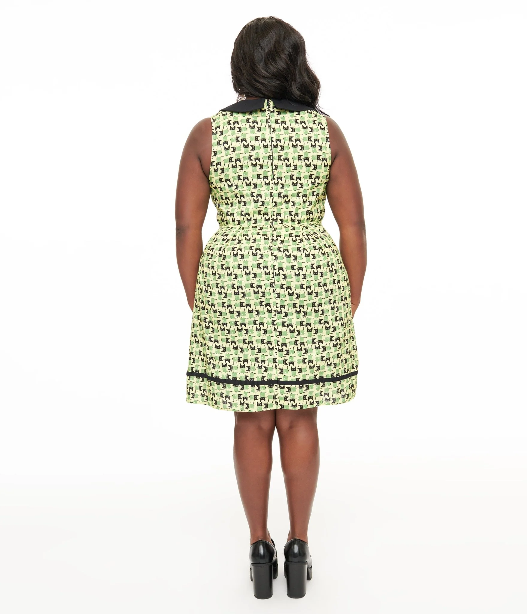 Retrolicious Plus Size 1950s Green & Black Mod Cat Print Cotton Fit & Flare Dress