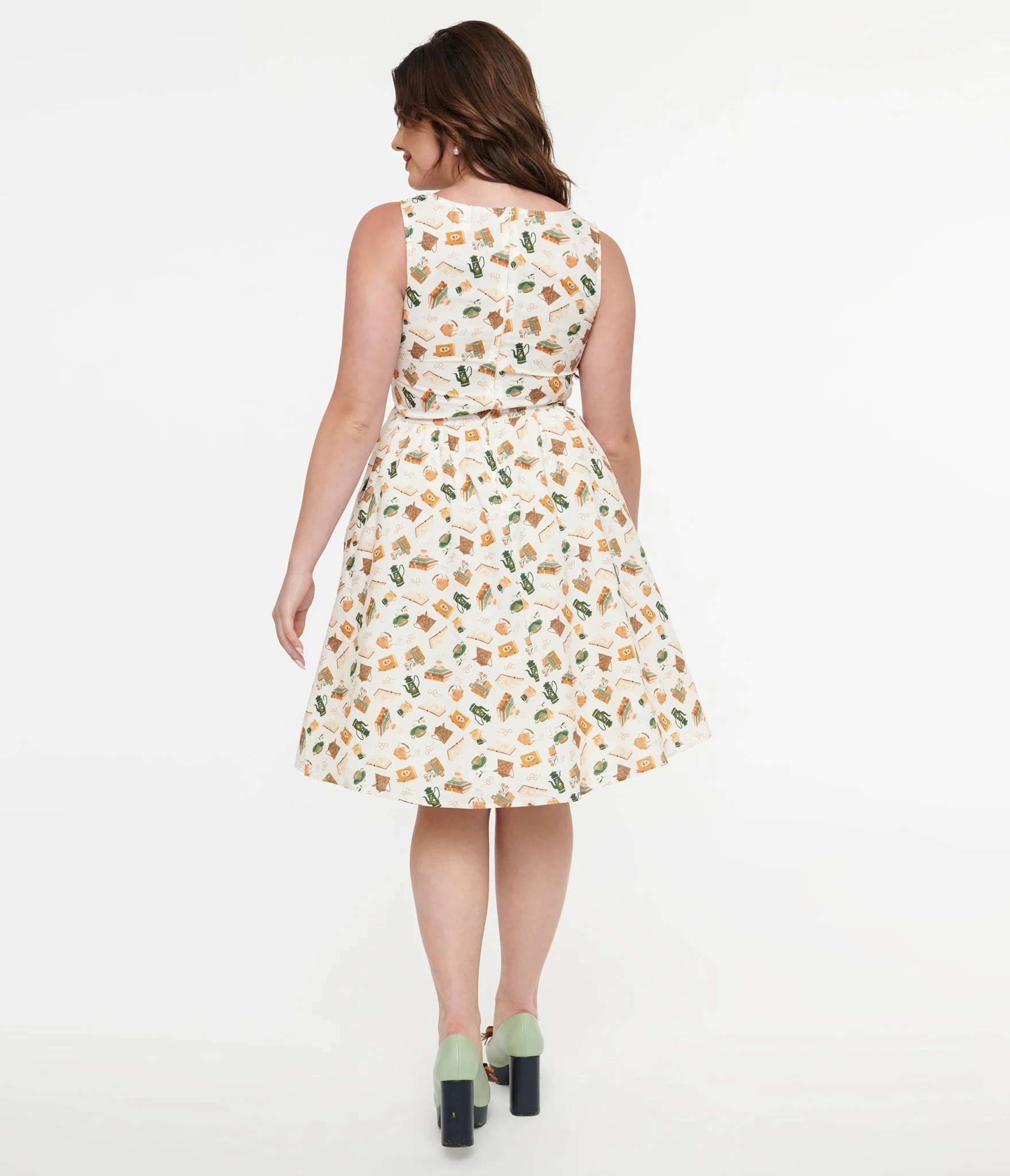 Retrolicious 1950s Cream Book & Tea Print Cotton Swing Dress