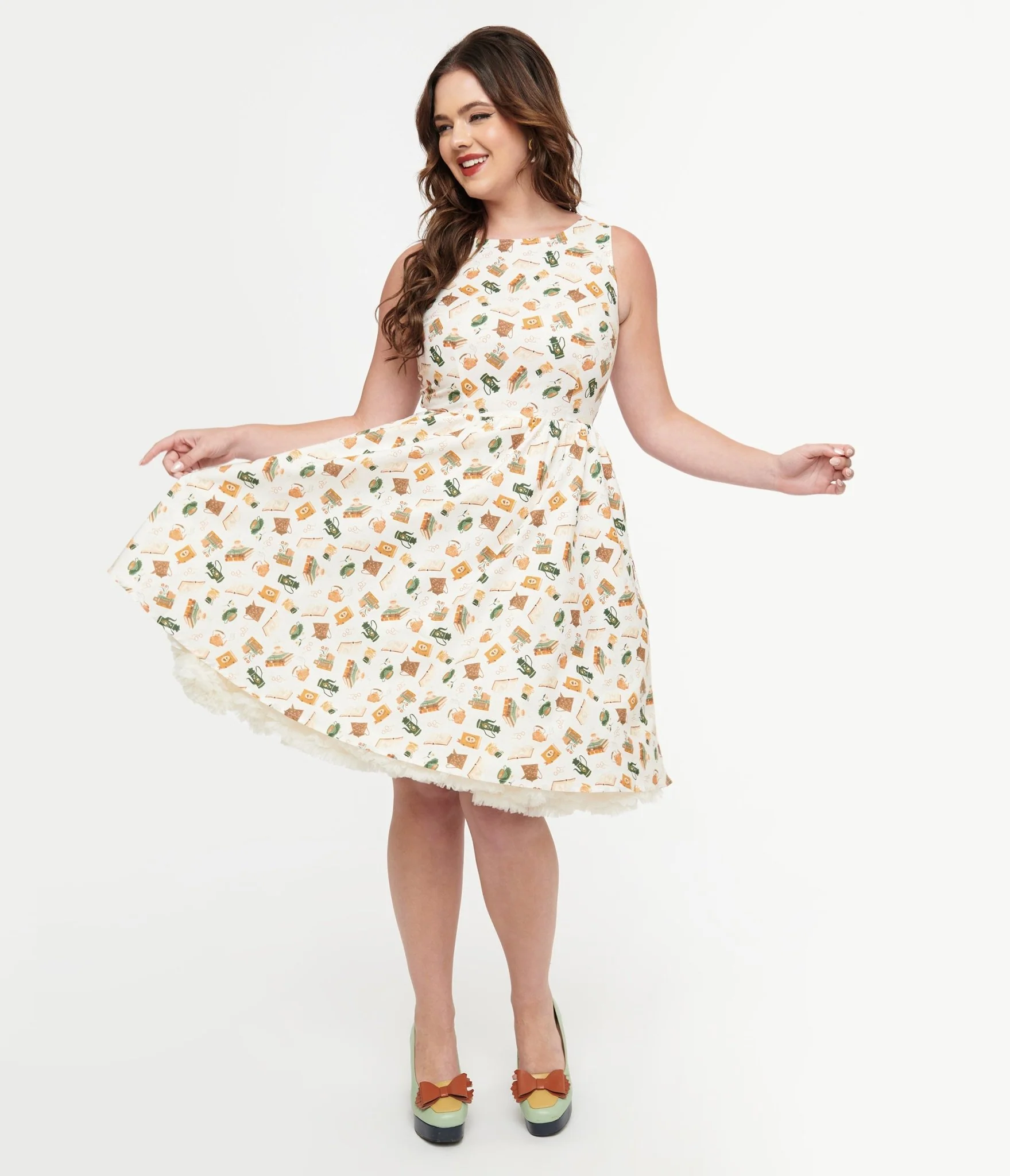 Retrolicious 1950s Cream Book & Tea Print Cotton Swing Dress