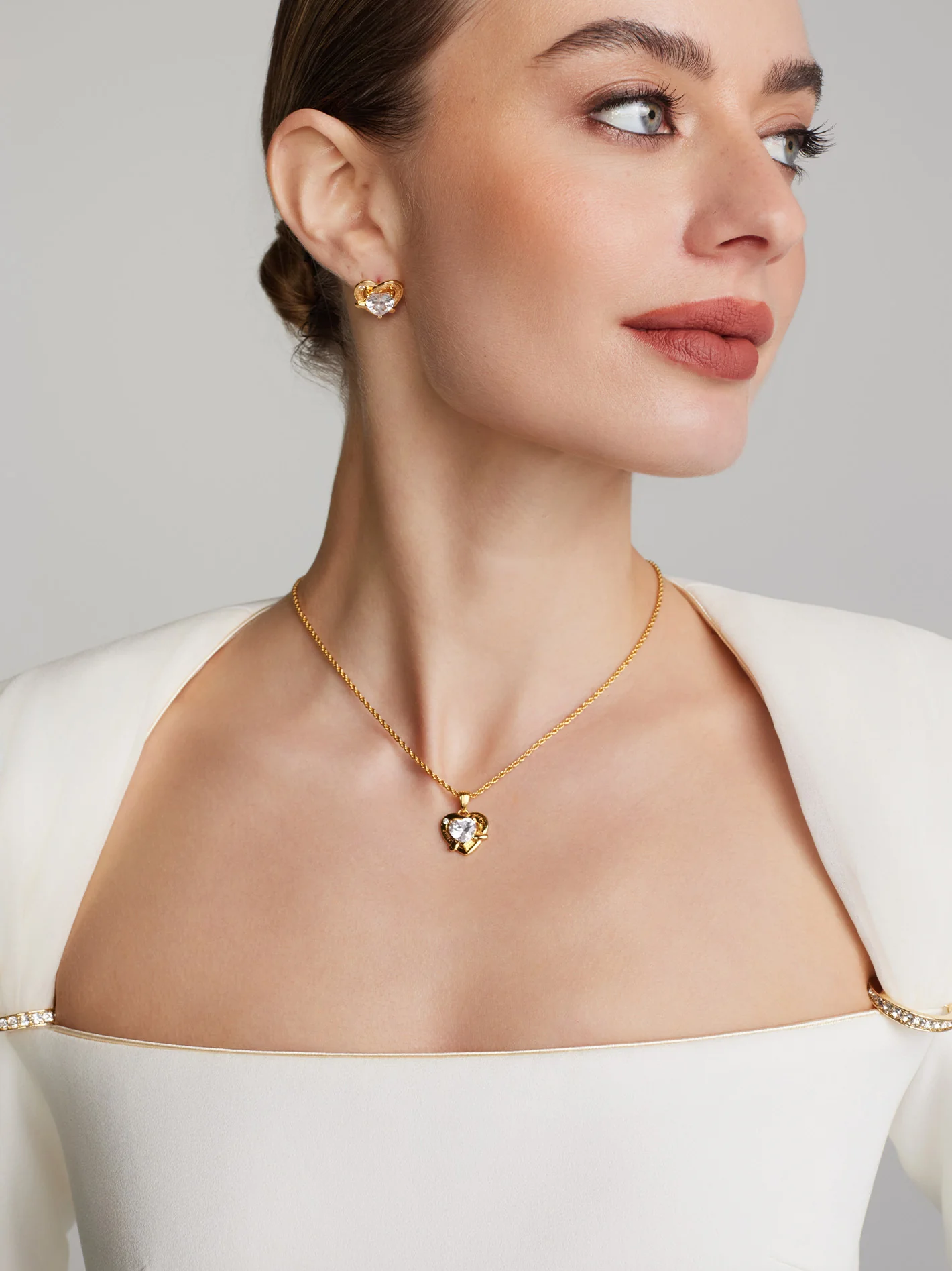 Ambre Heart Earrings (White)