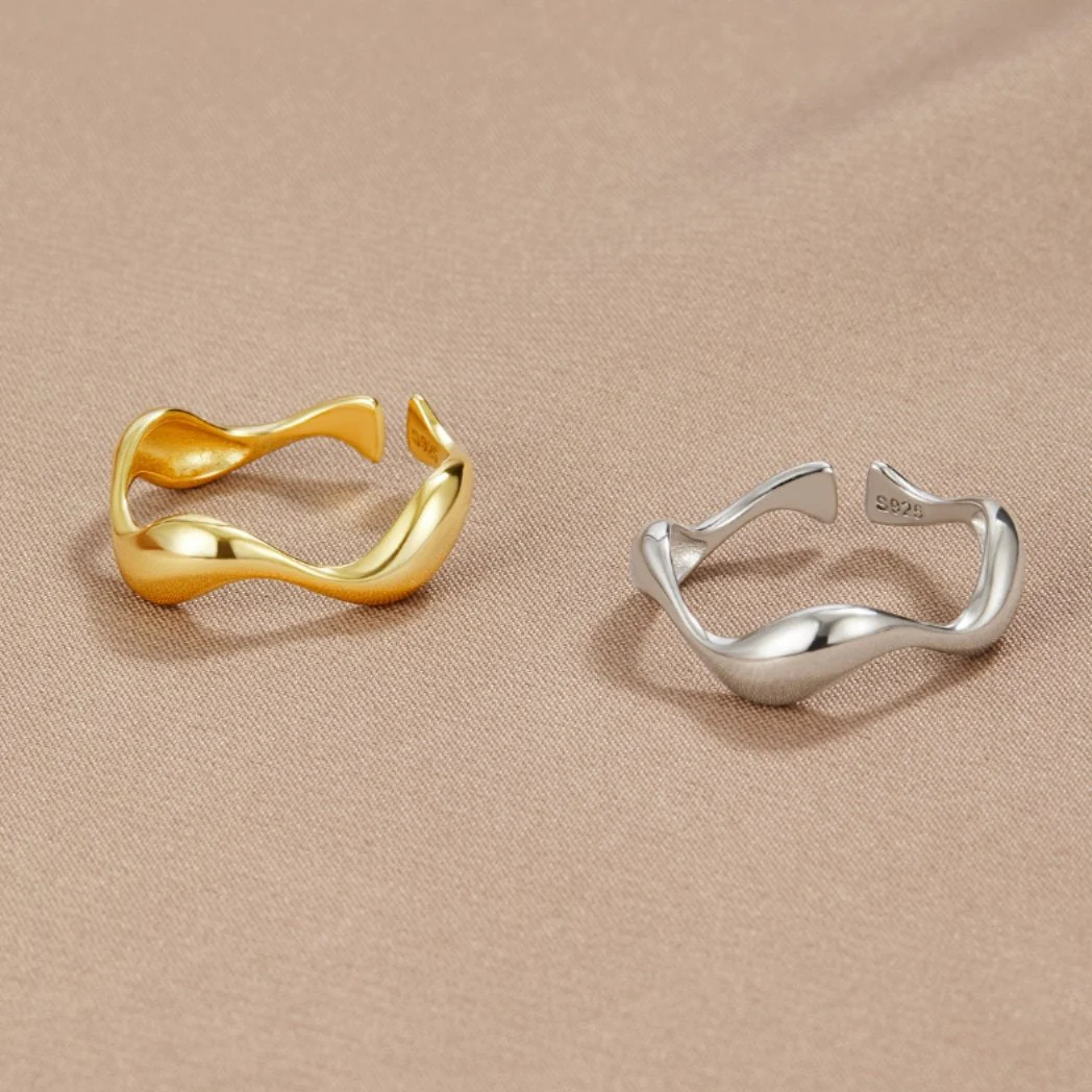 18K Gold Wave Ring