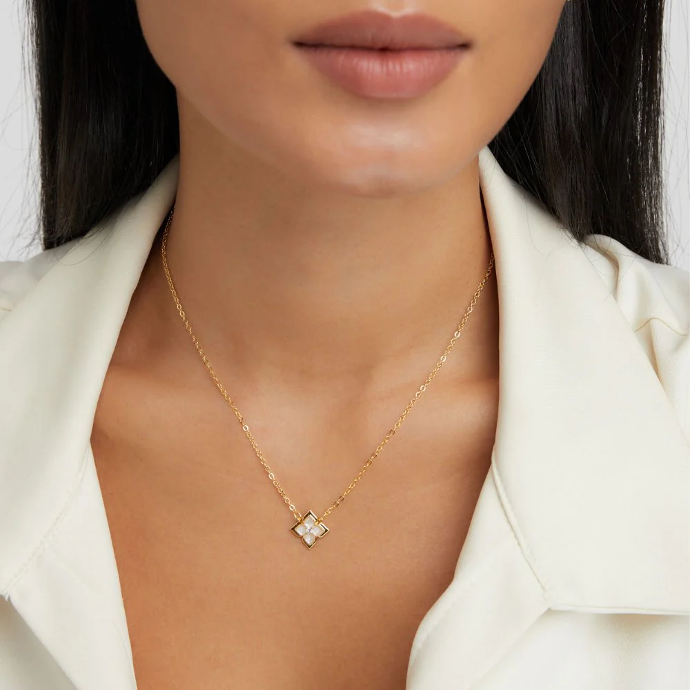 Dalia White Iris Clover Necklace