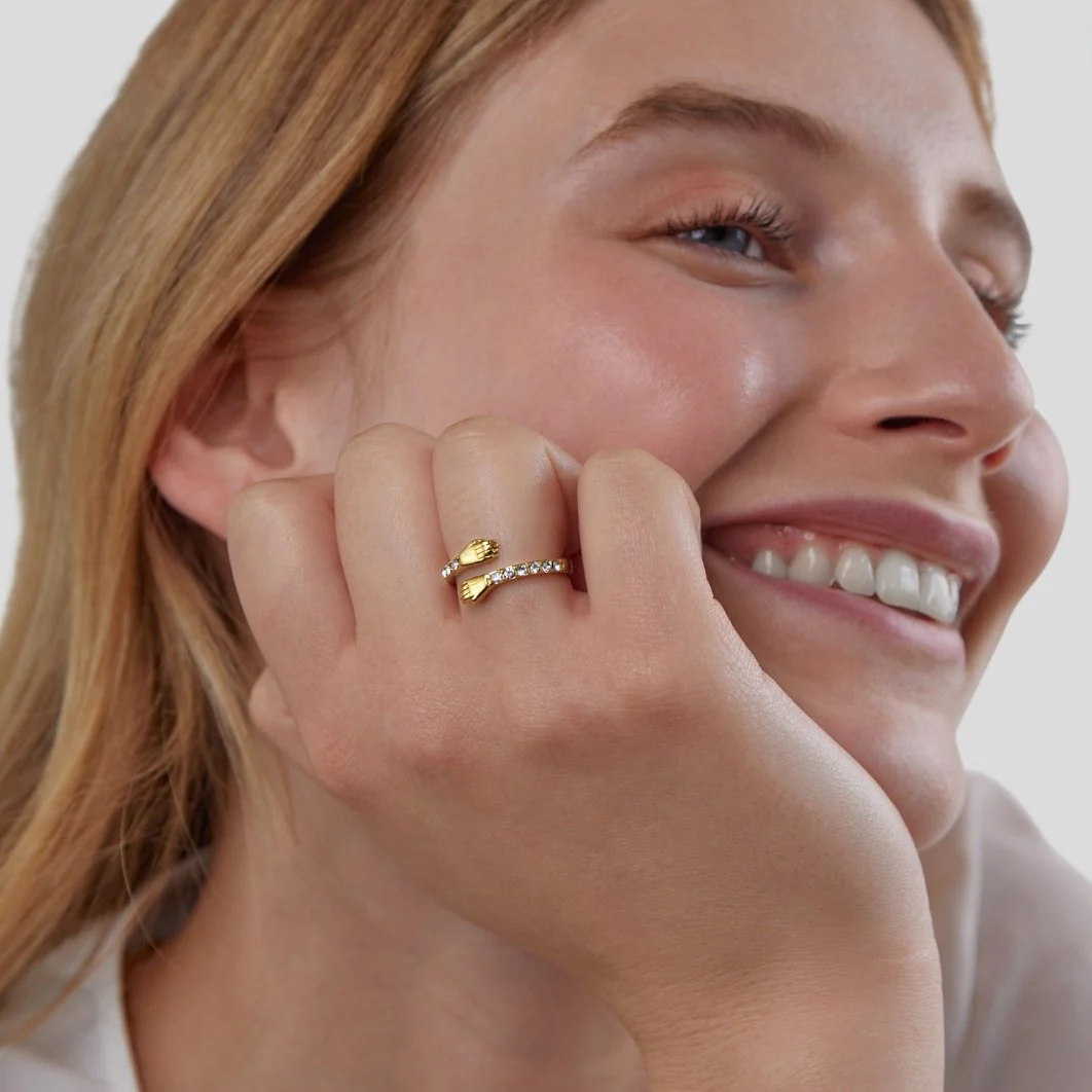 Hug Me Forever' 18K Gold Ring