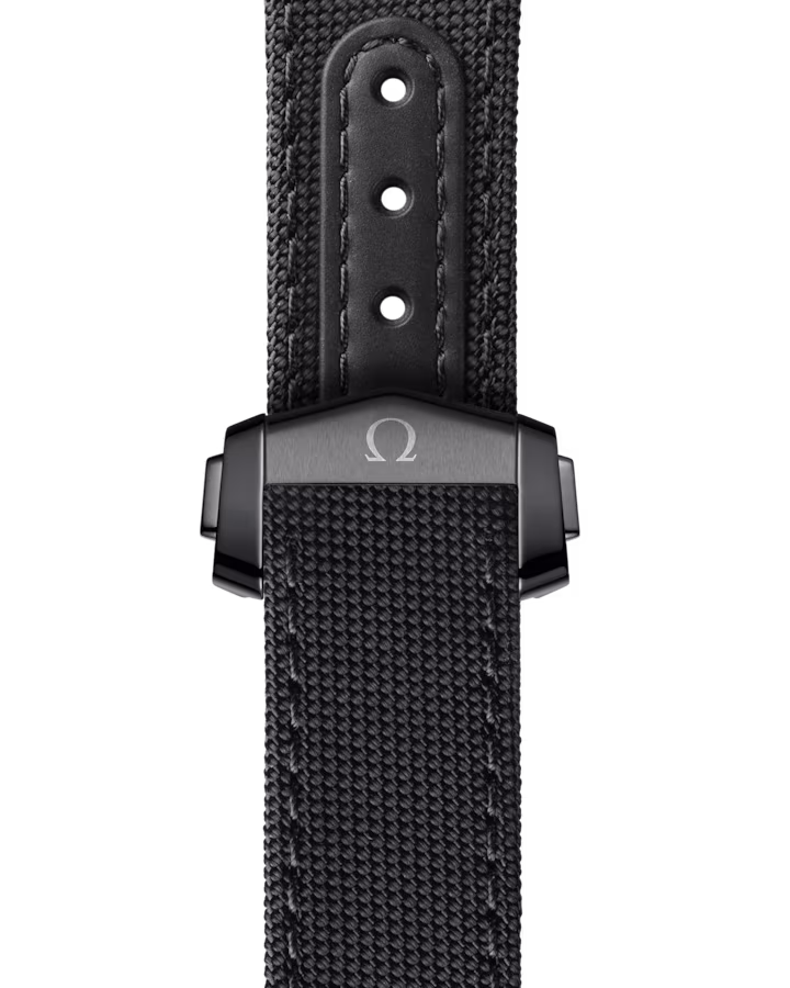 Omega Speedmaster DARK SIDE OF THE MOON 44.25mm