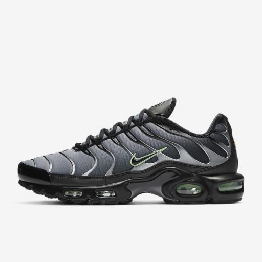 NIKE AIR MAX PLUS