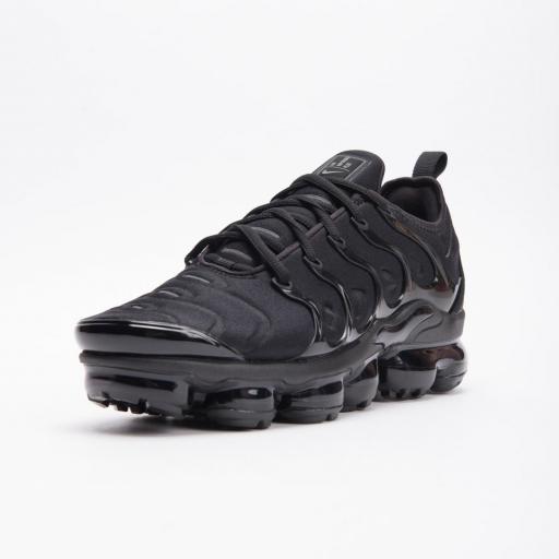 NIKE VAPORMAX PLUS