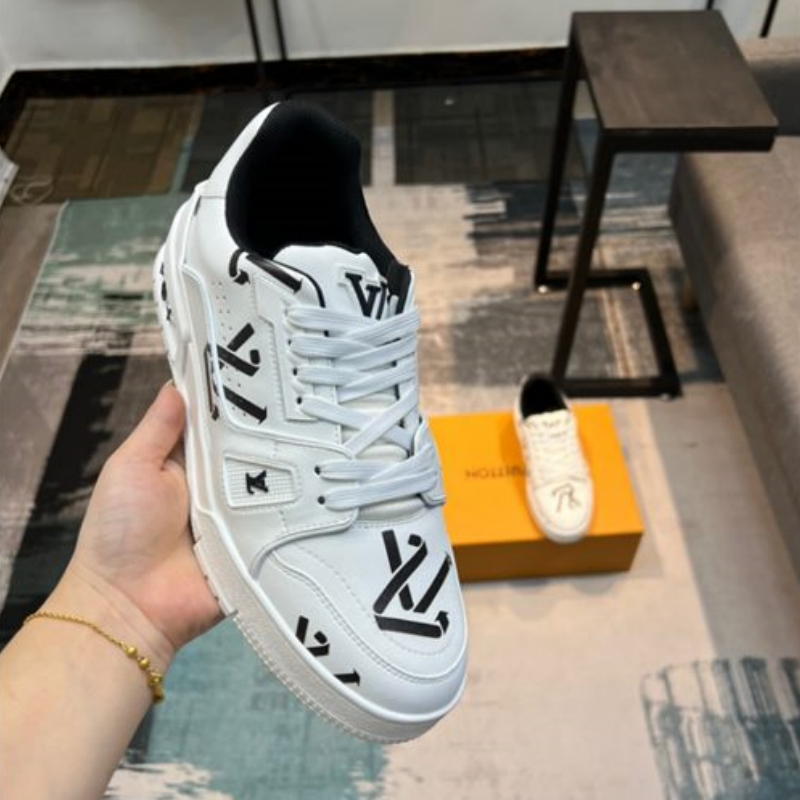 Louis Vuitton Trainer Sneakers – LS05