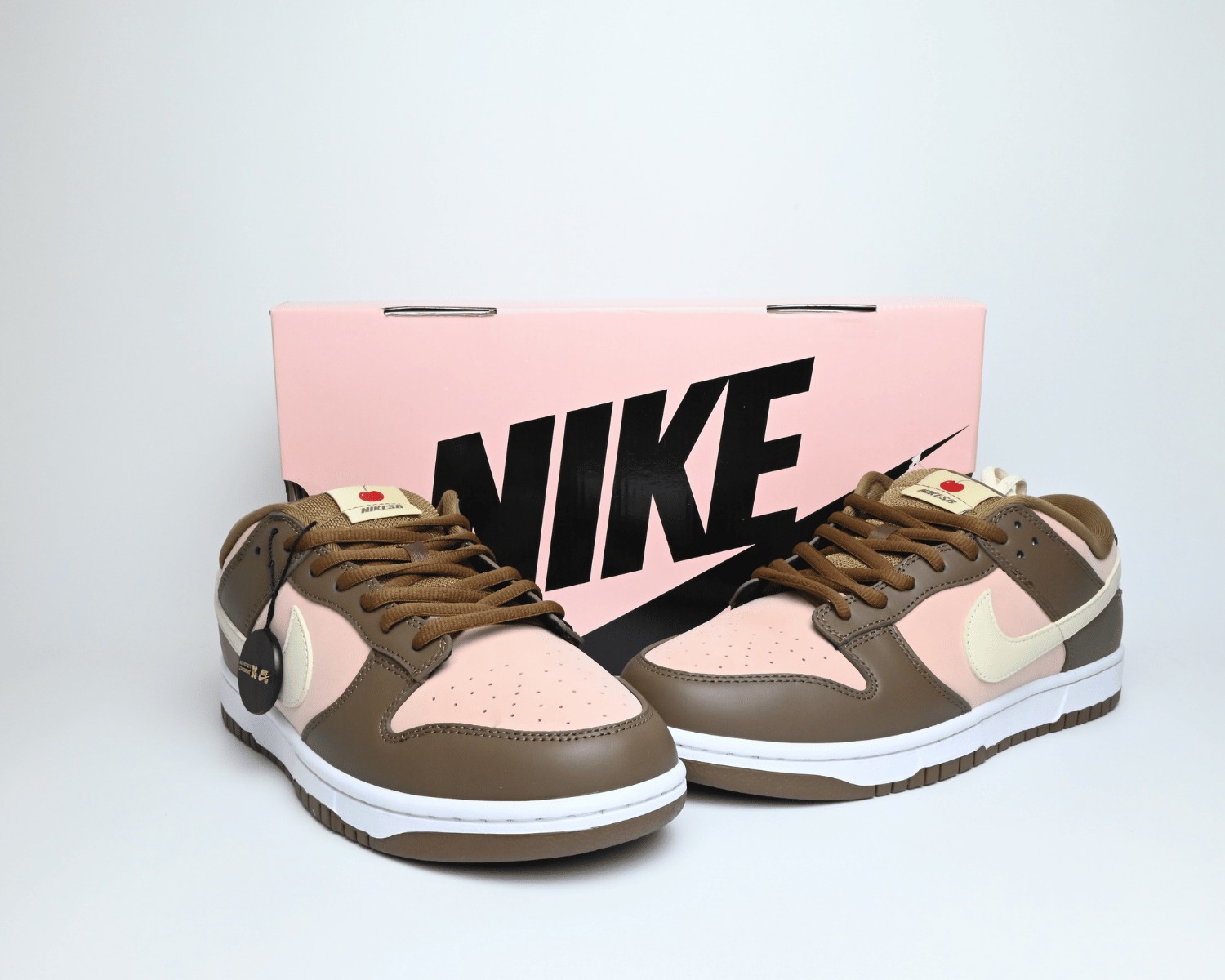 Nike Dunk SB Low Stussy Cherry