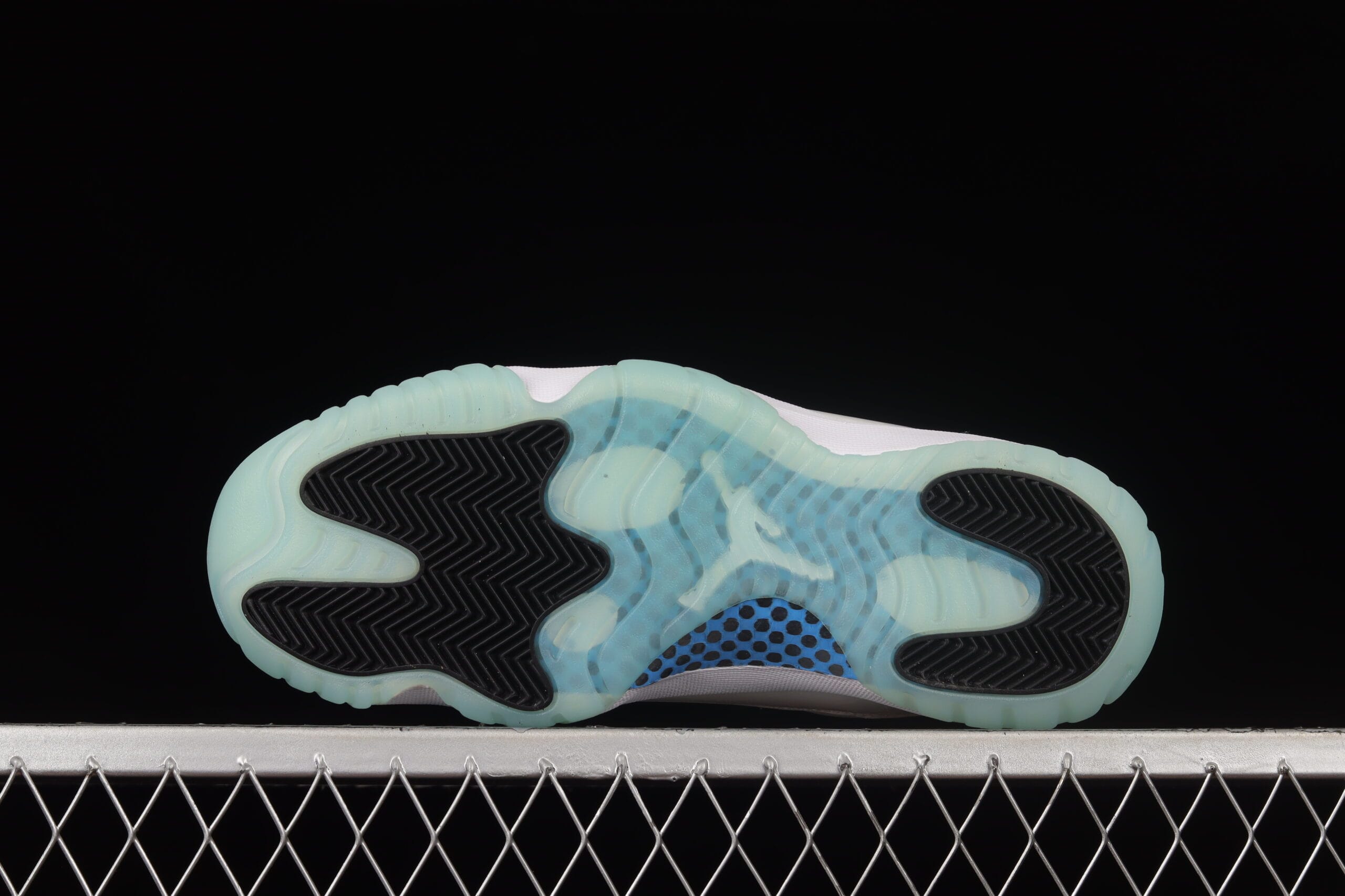 Air Jordan 11 Retro Low Legend Blue