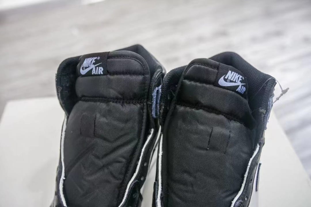 Air Jordan 1 Retro High Blue Moon