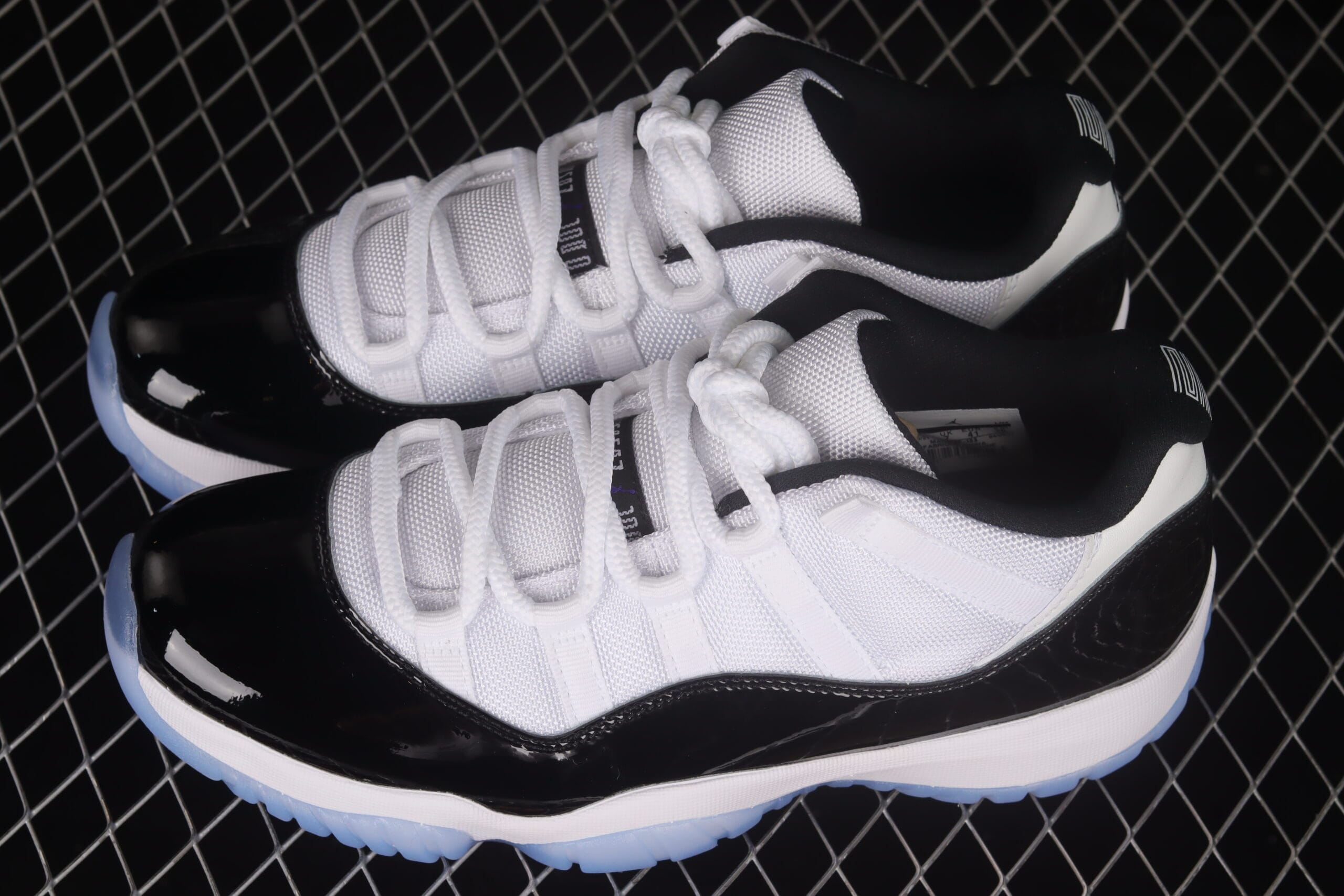 Air Jordan 11 Retro Low Concord