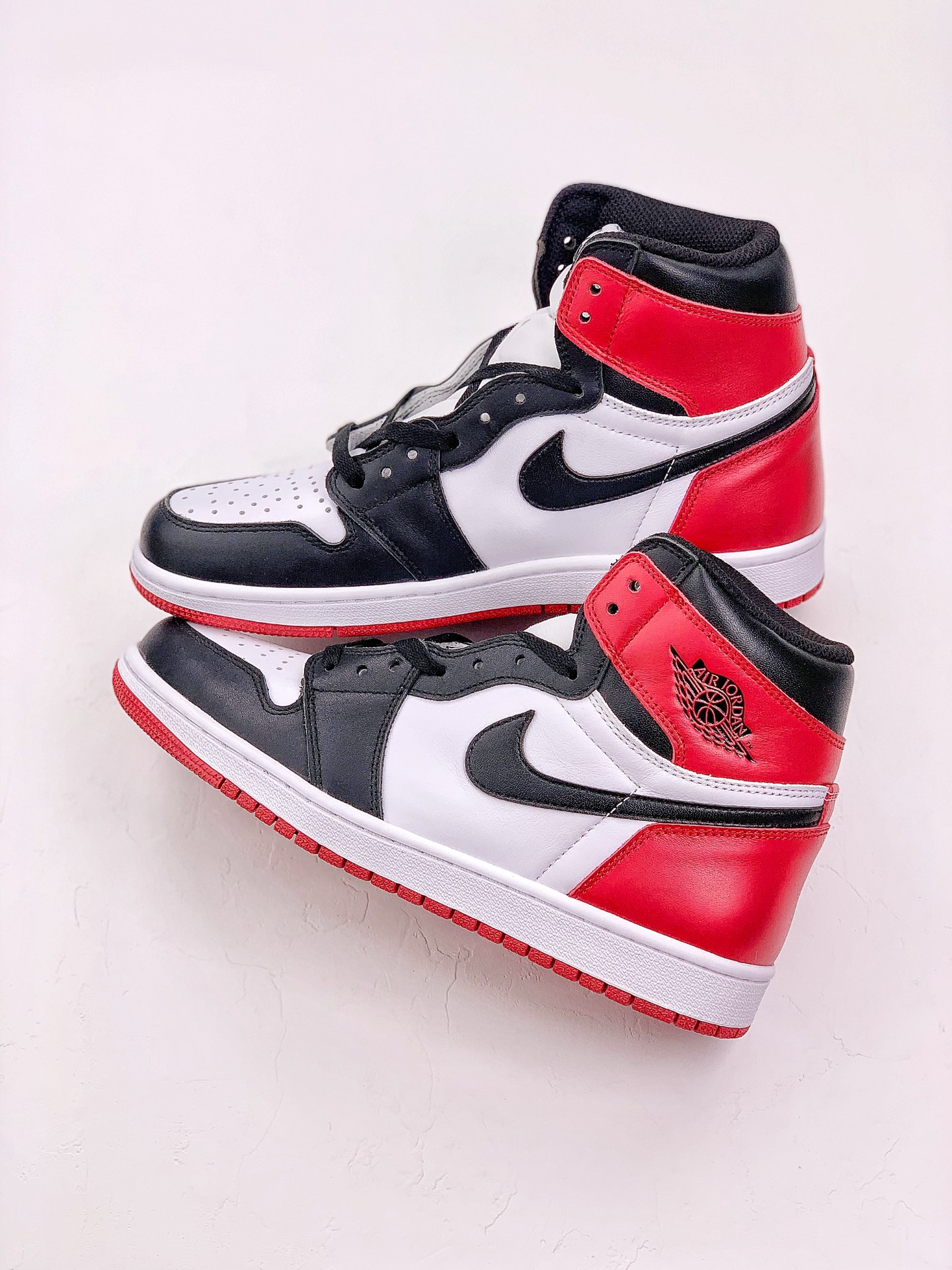 Jordan 1 Retro Black Toe (2016)