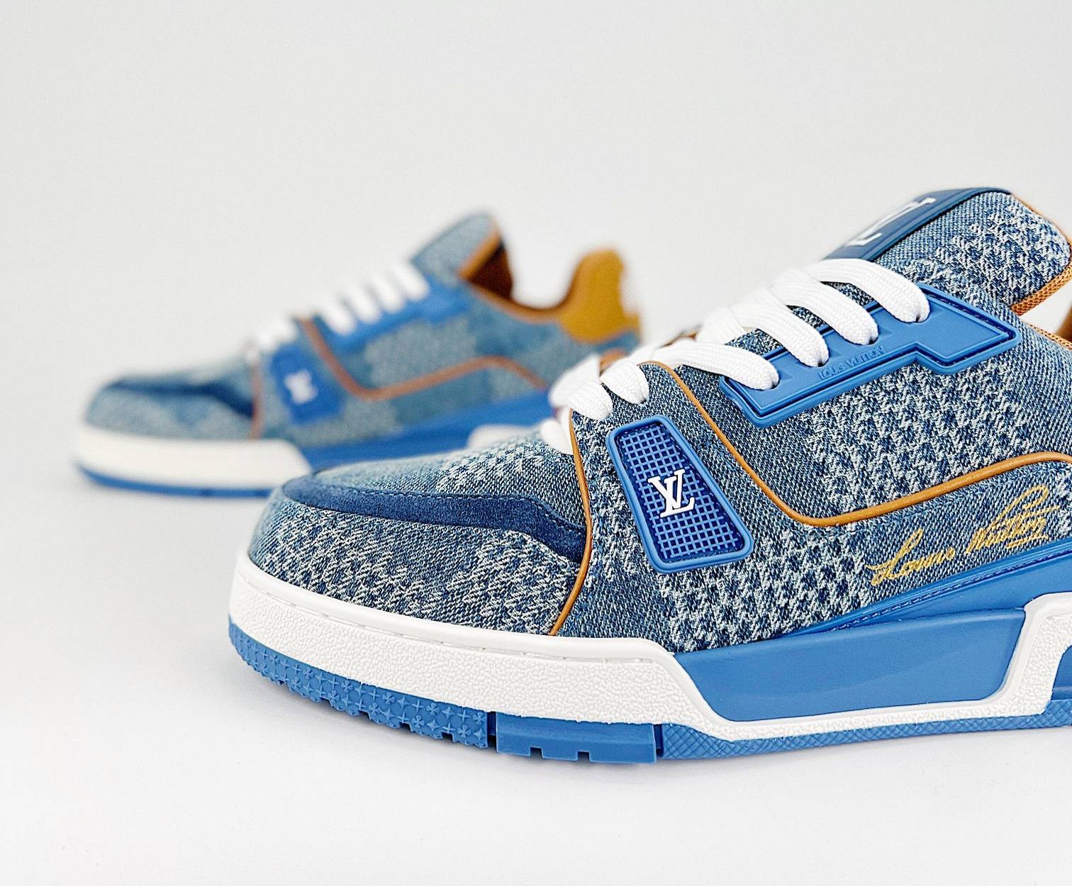 LV Trainer Jean Blue