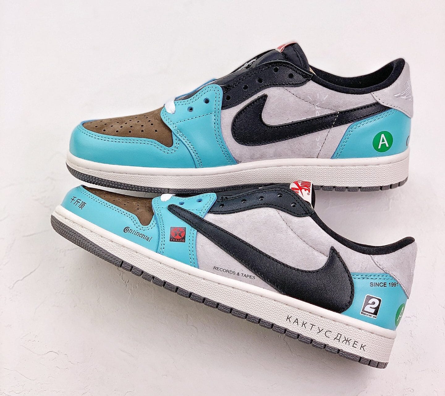 Jordan 1 Low Russian Travis Scott