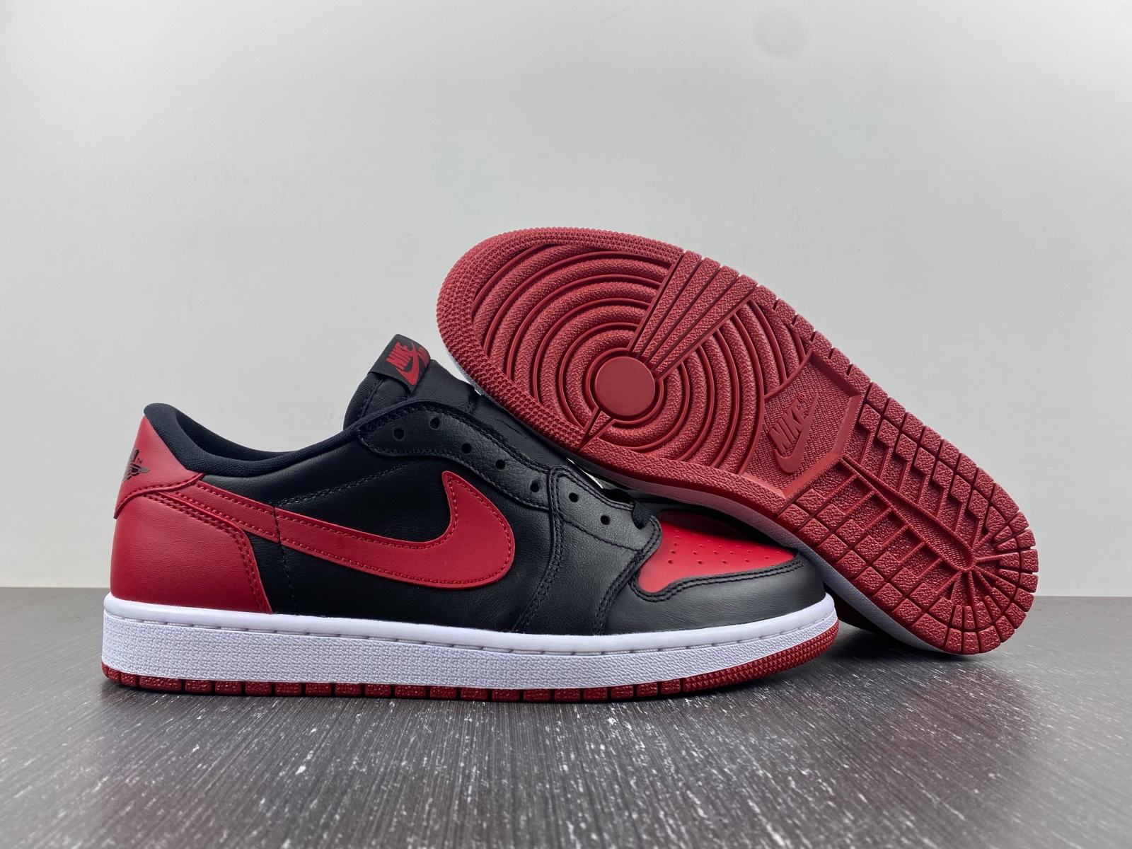 Air Jordan 1 Retro Low OG Bred
