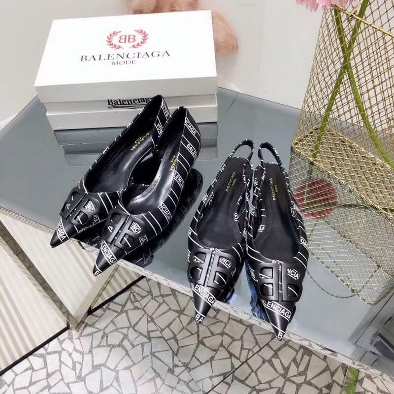 Balenciaga pumps are embellished with the striped logo BB D'OSAY