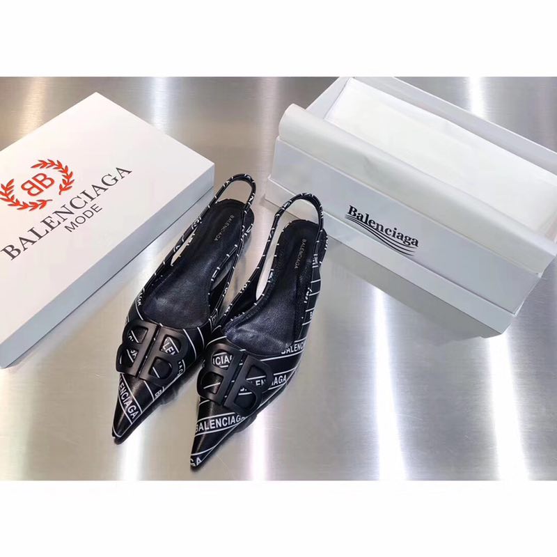 Balenciaga pumps are embellished with the striped logo BB D'OSAY