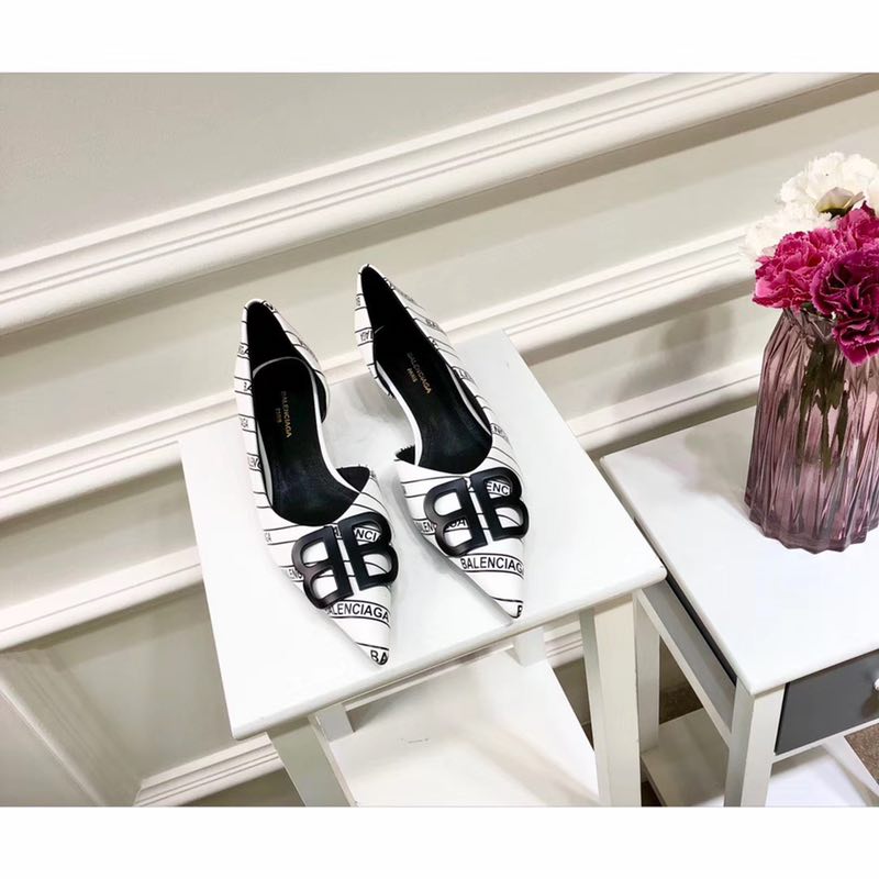 Balenciaga pumps are embellished with the striped logo BB D'OSAY