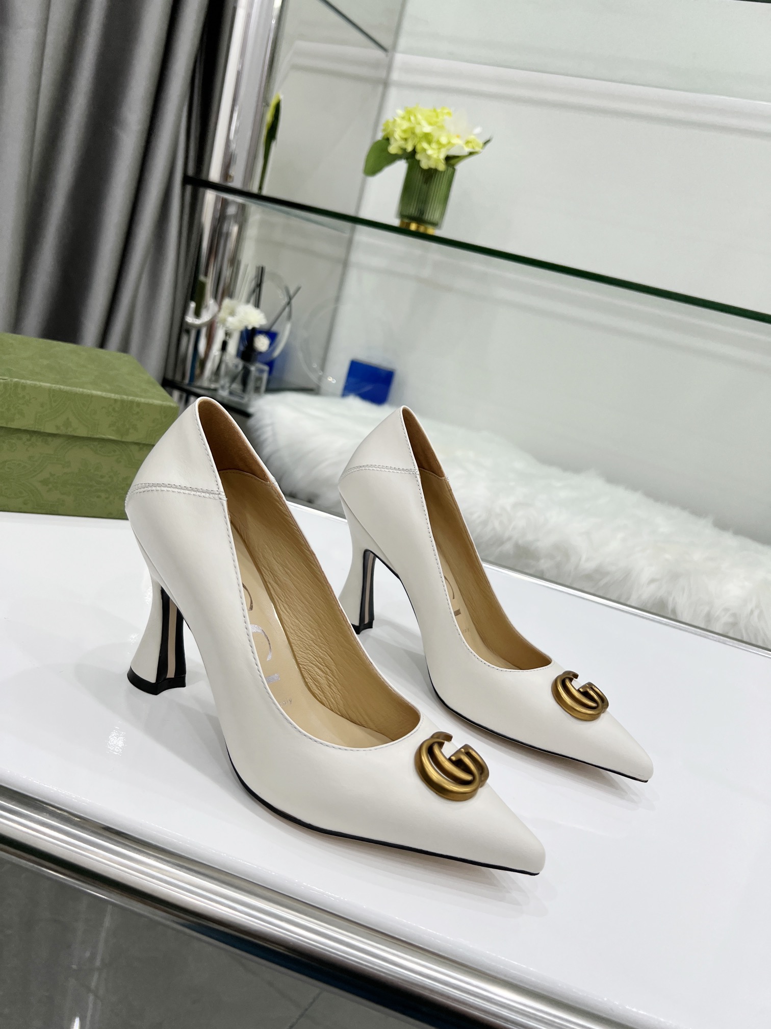 GUCCI DOUBLE G-BUCKLE POINTED-TOE HIGH SINGLES