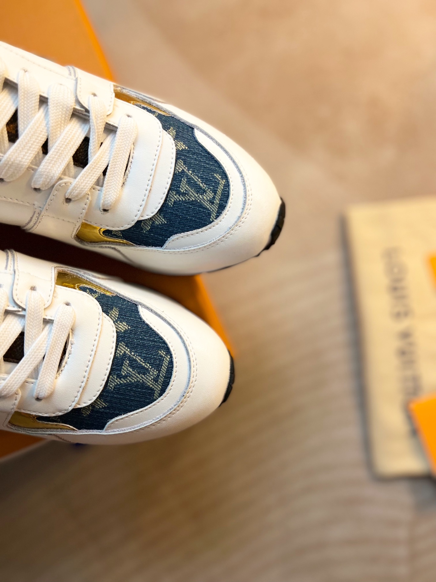 𝙇𝙤𝙪𝙞𝙨 𝙑𝙪𝙞𝙩𝙩𝙤𝙣 𝓛𝓿 𝓣𝓻𝓪𝓲𝓷𝓮𝓻 RUN AWAY sneaker series