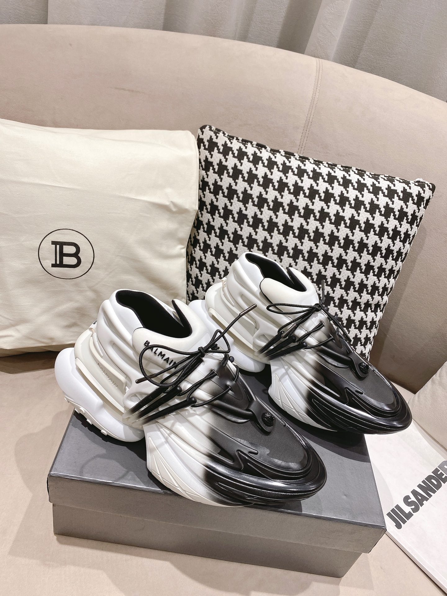 Balmain spaceship dad shoes