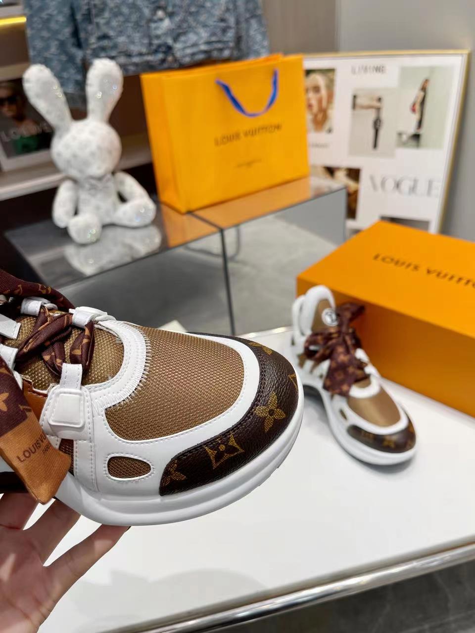 LOUIS VUITTON LV Arch bridge dad shoes