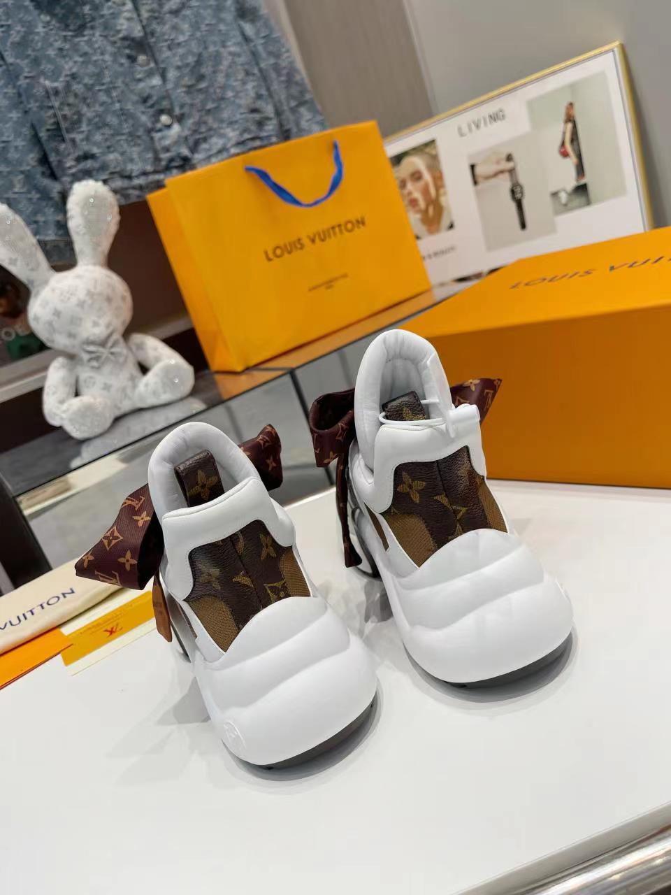 LOUIS VUITTON LV Arch bridge dad shoes