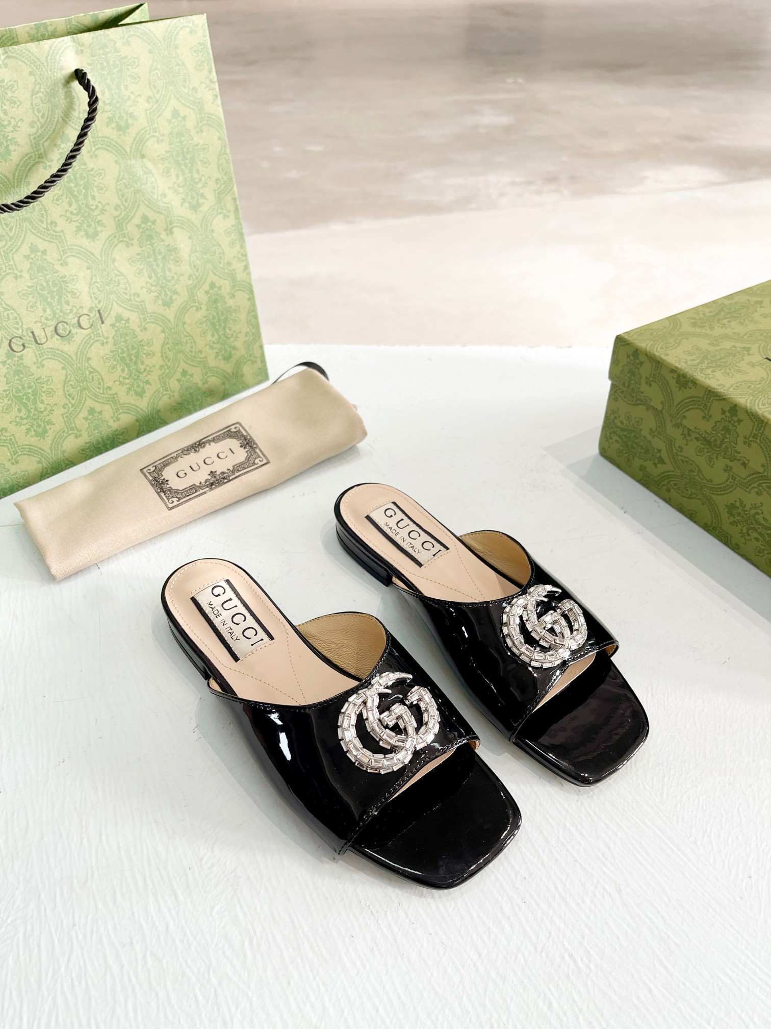 Gucci Double G slippers