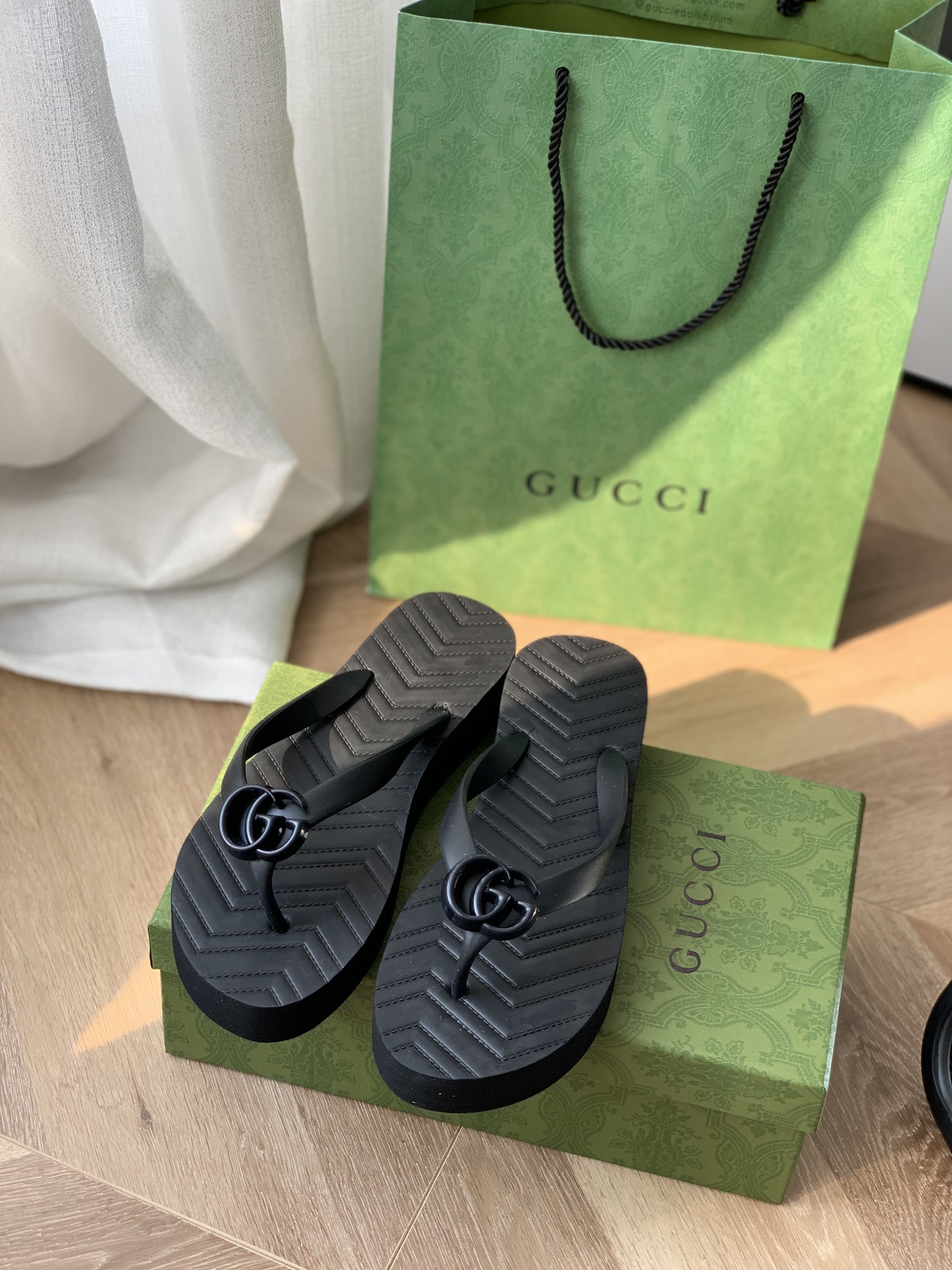 Gucci summer beach sliders